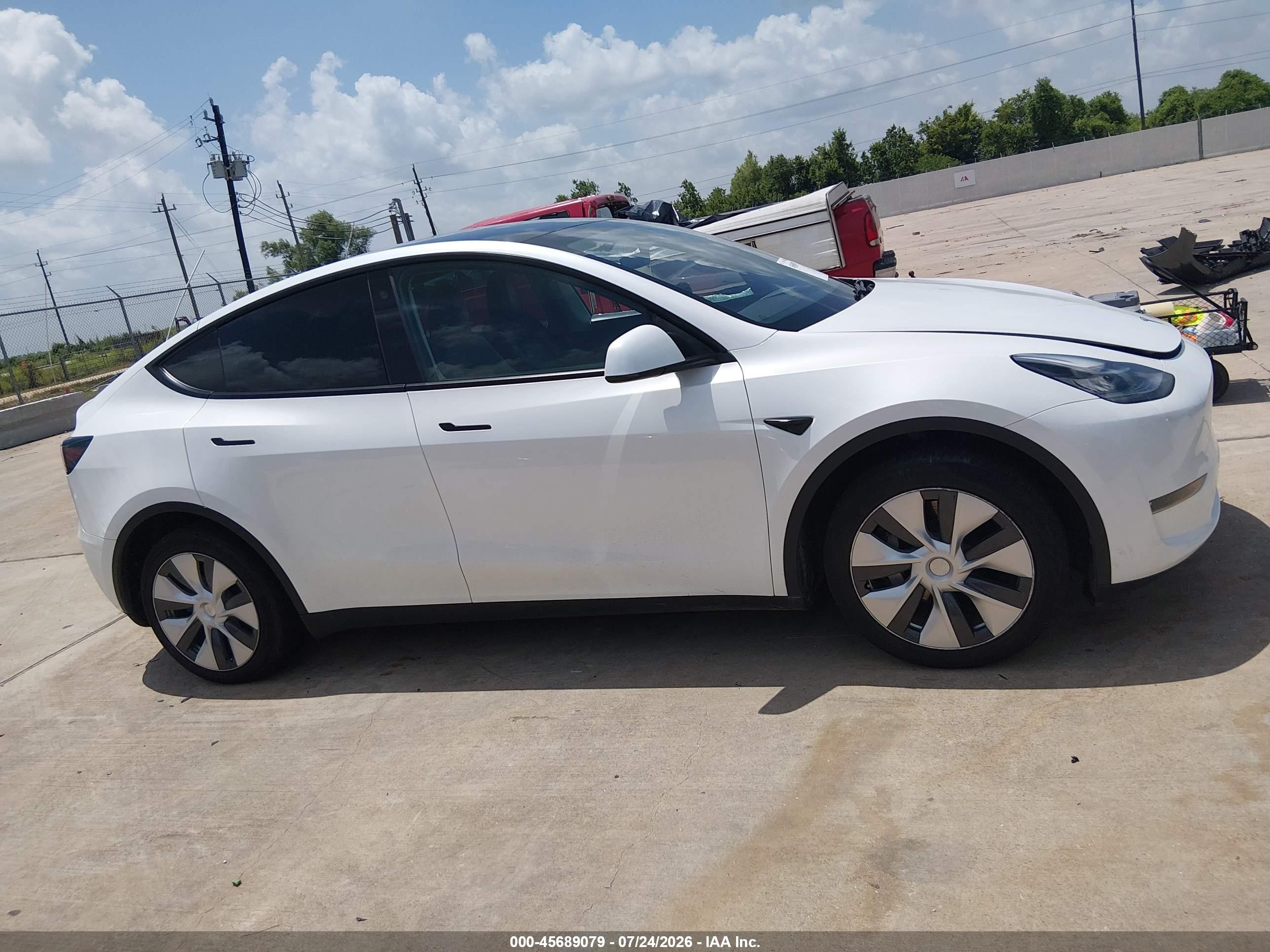 2023 Tesla Model Y Awd/long Range Dual Motor All-wheel Drive Белый vin: 7SAYGDEE4PA119532