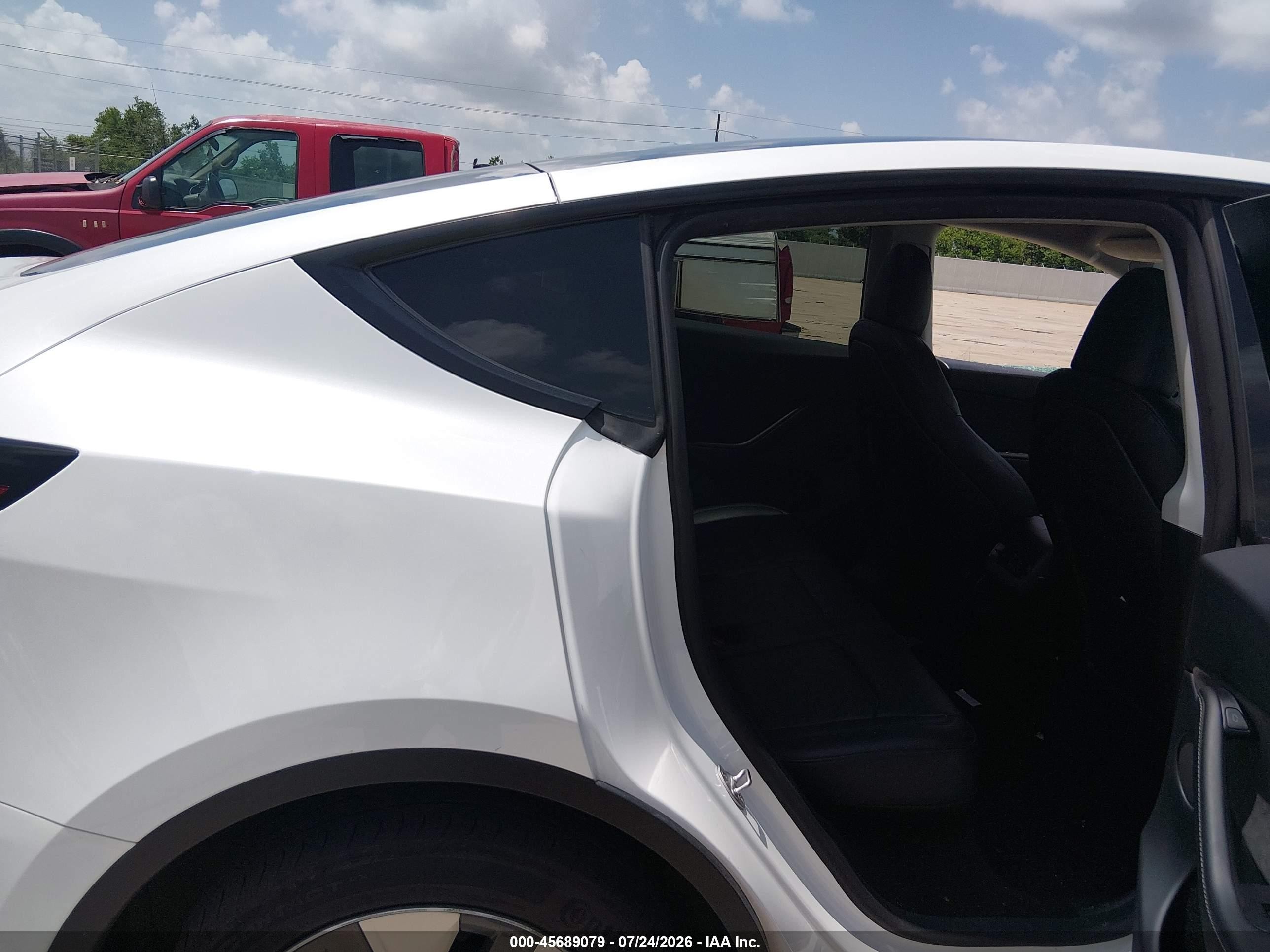 2023 Tesla Model Y Awd/long Range Dual Motor All-wheel Drive Белый vin: 7SAYGDEE4PA119532