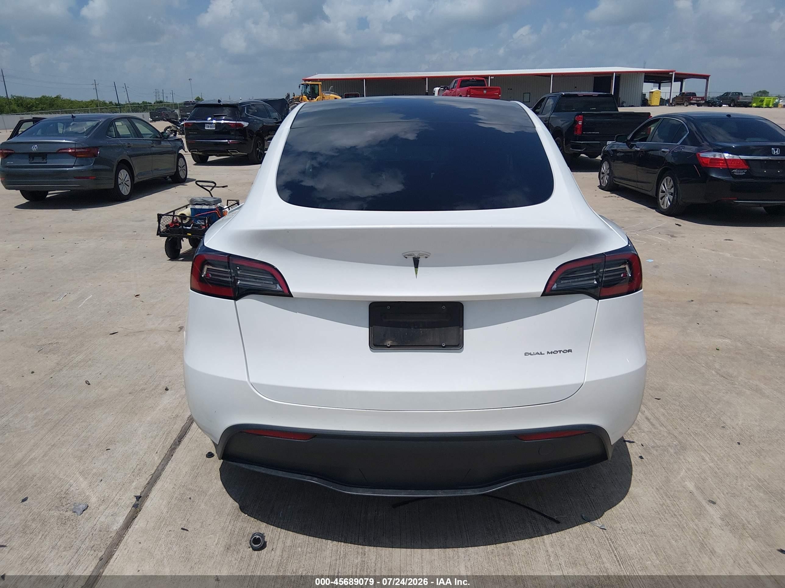 2023 Tesla Model Y Awd/long Range Dual Motor All-wheel Drive Белый vin: 7SAYGDEE4PA119532