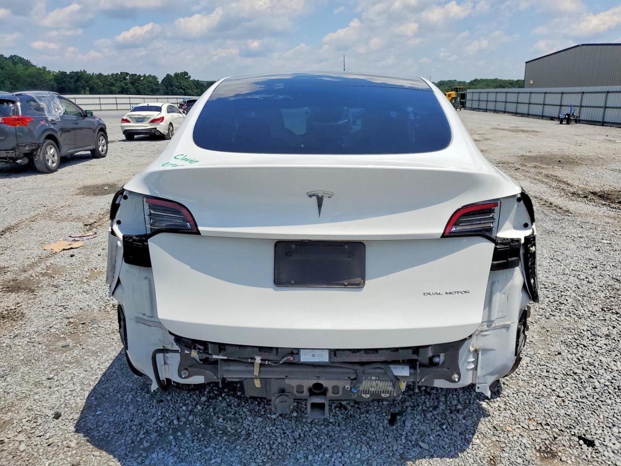 2023 Tesla Model Y White vin: 7SAYGDEE4PF800812