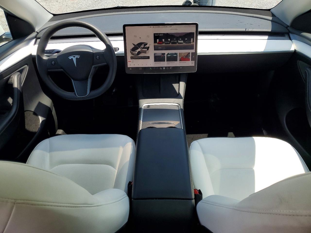 2023 Tesla Model Y White vin: 7SAYGDEE4PF800812