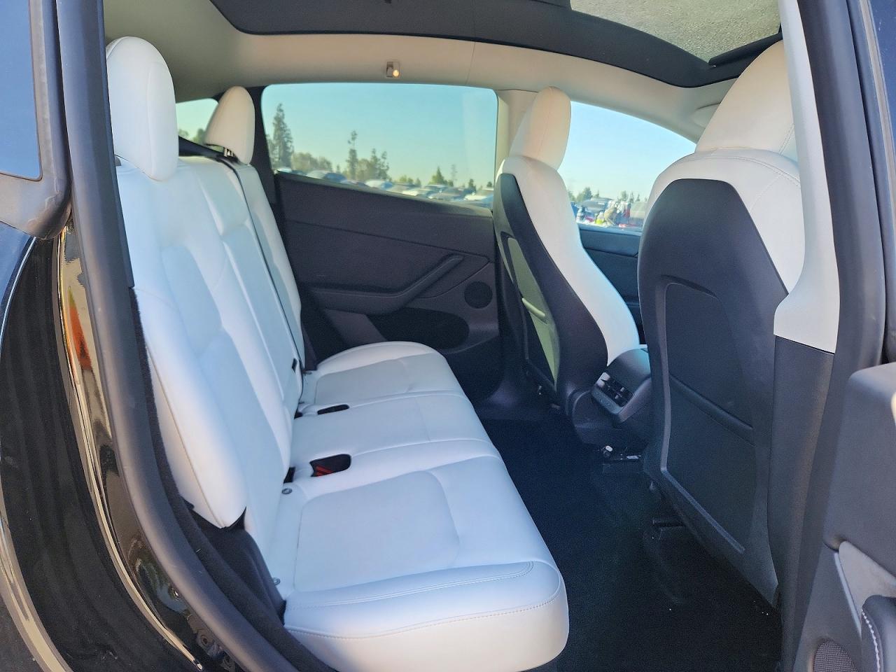 2023 Tesla Model Y Black vin: 7SAYGDEE4PF867653