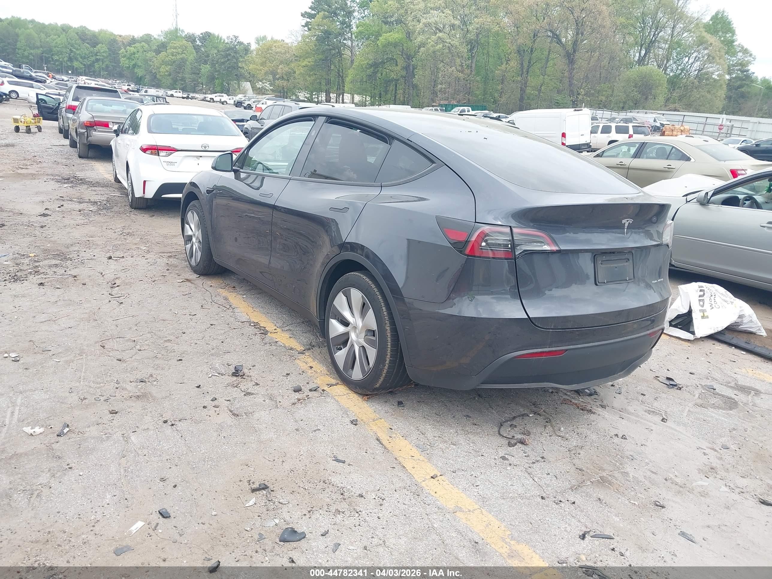 2024 Tesla Model Y Long Range Dual Motor All-wheel Drive Gray vin: 7SAYGDEE4RA254156