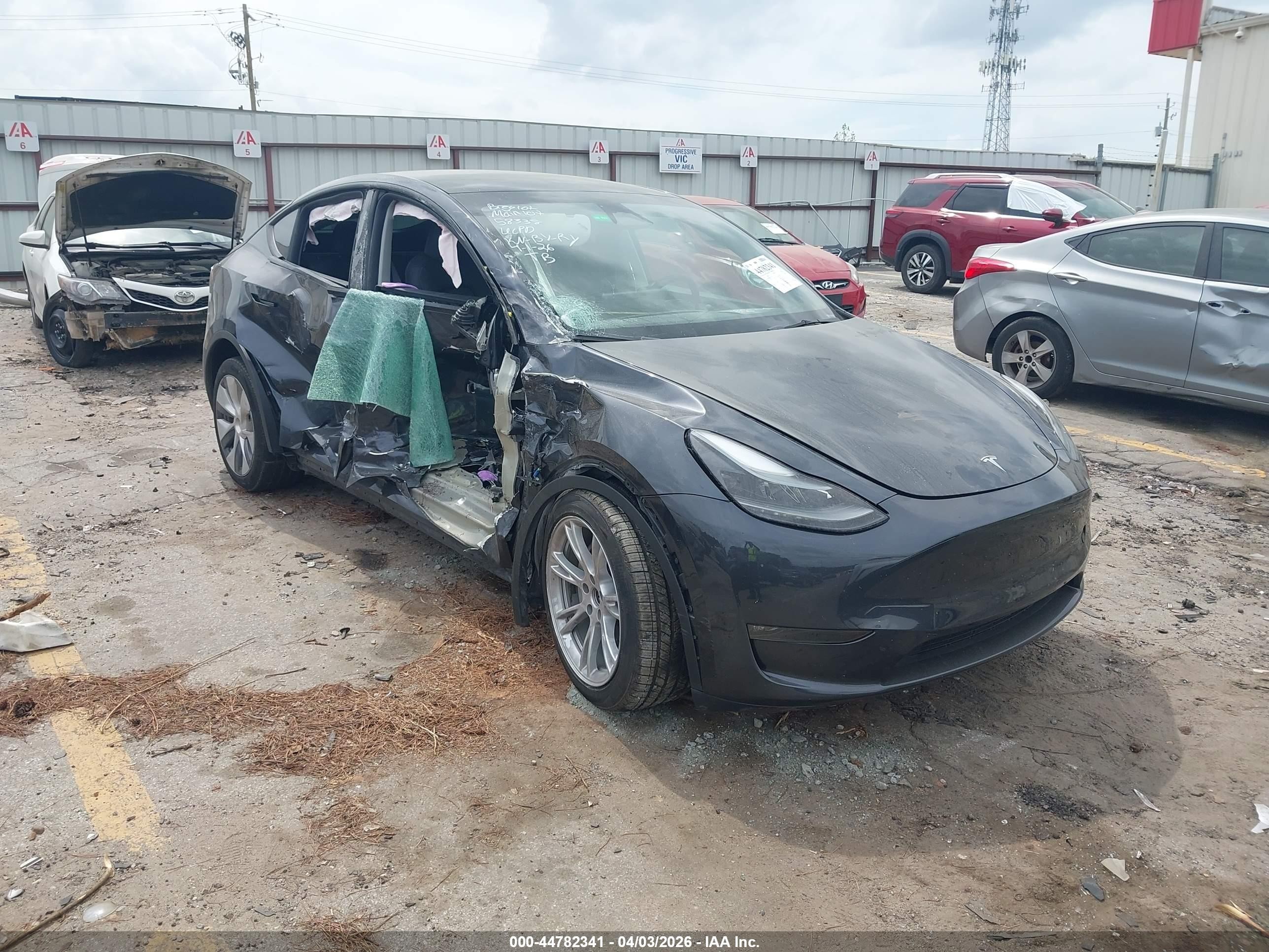 2024 Tesla Model Y Long Range Dual Motor All-wheel Drive Gray vin: 7SAYGDEE4RA254156