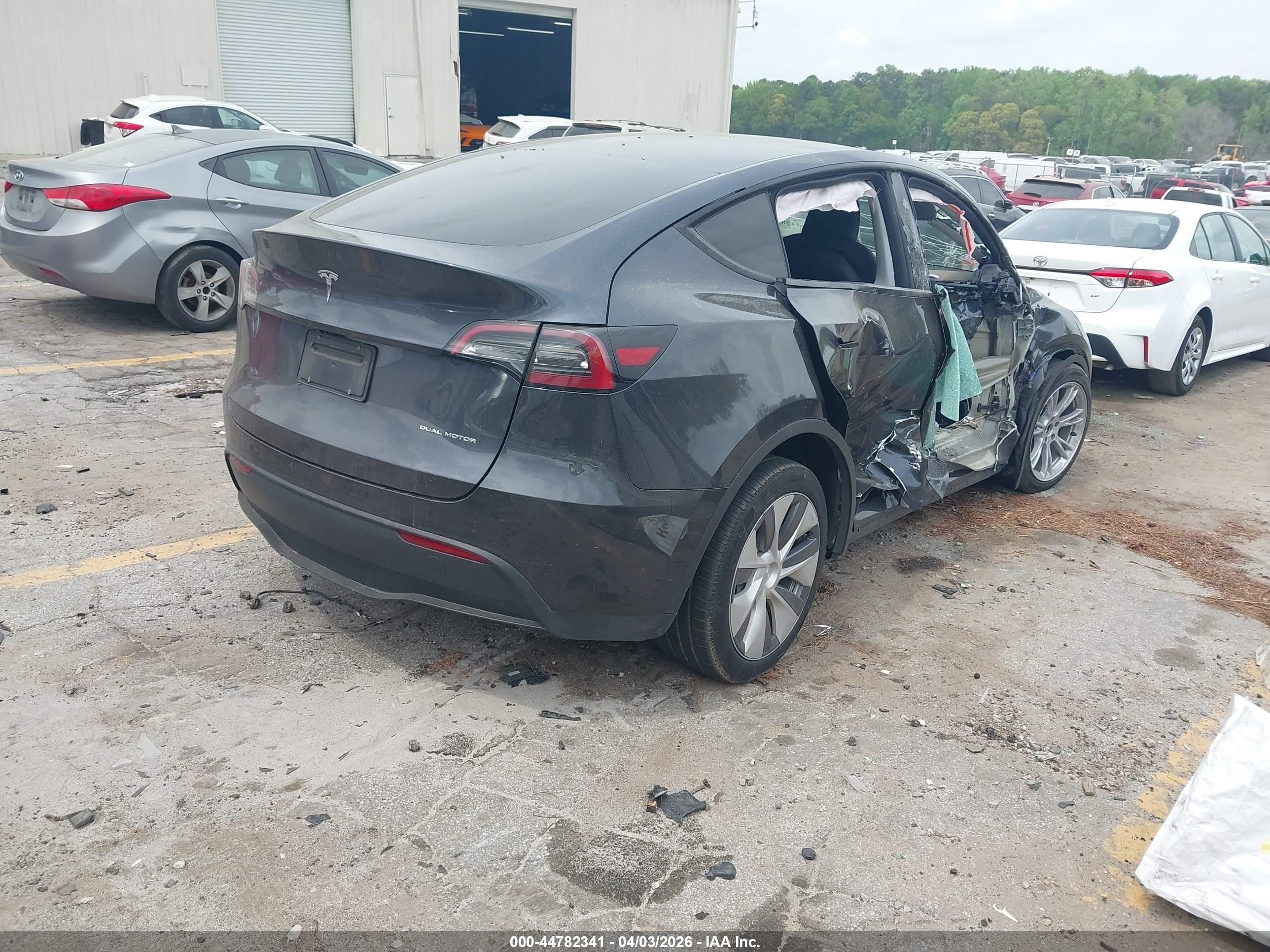 2024 Tesla Model Y Long Range Dual Motor All-wheel Drive Gray vin: 7SAYGDEE4RA254156