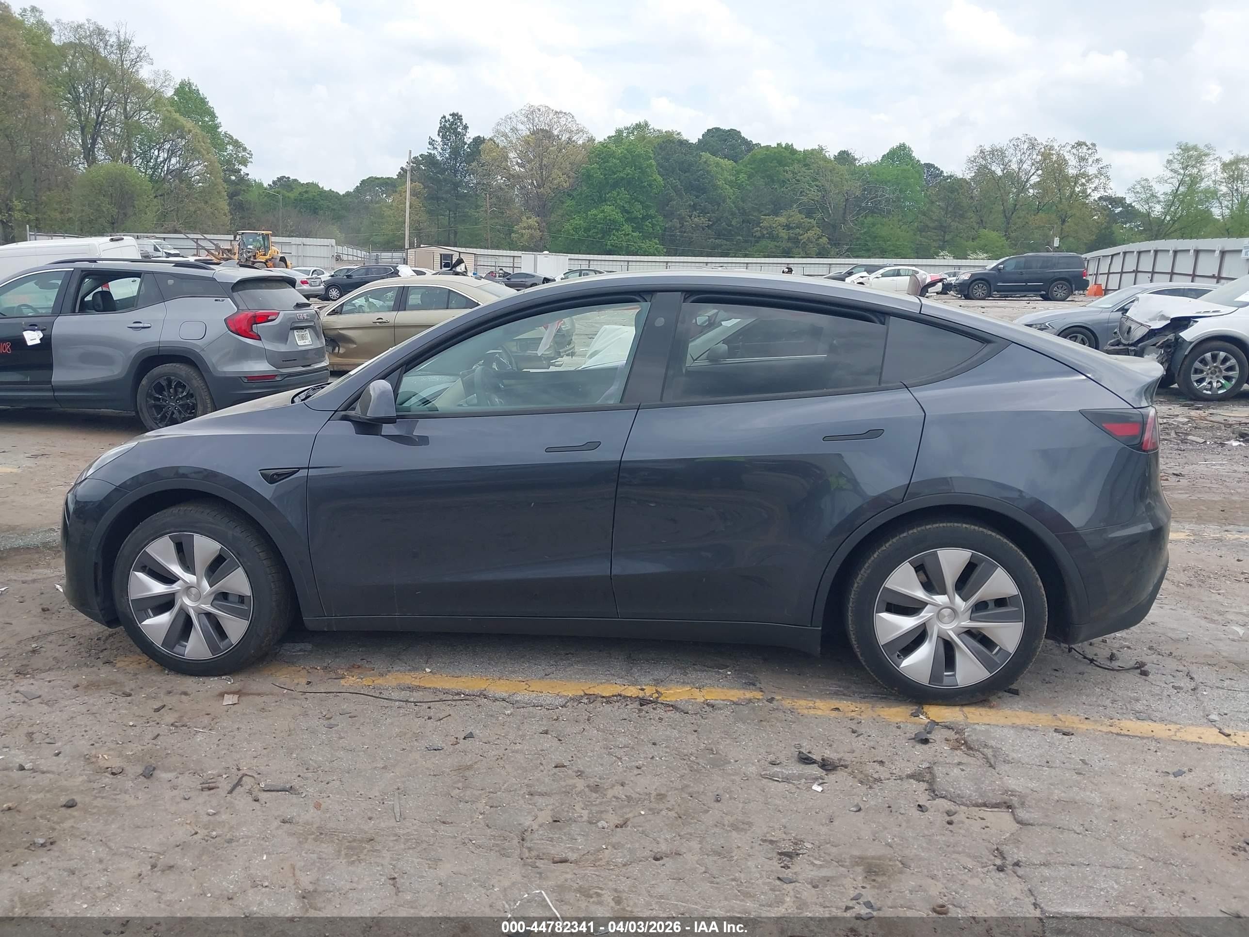 2024 Tesla Model Y Long Range Dual Motor All-wheel Drive Gray vin: 7SAYGDEE4RA254156