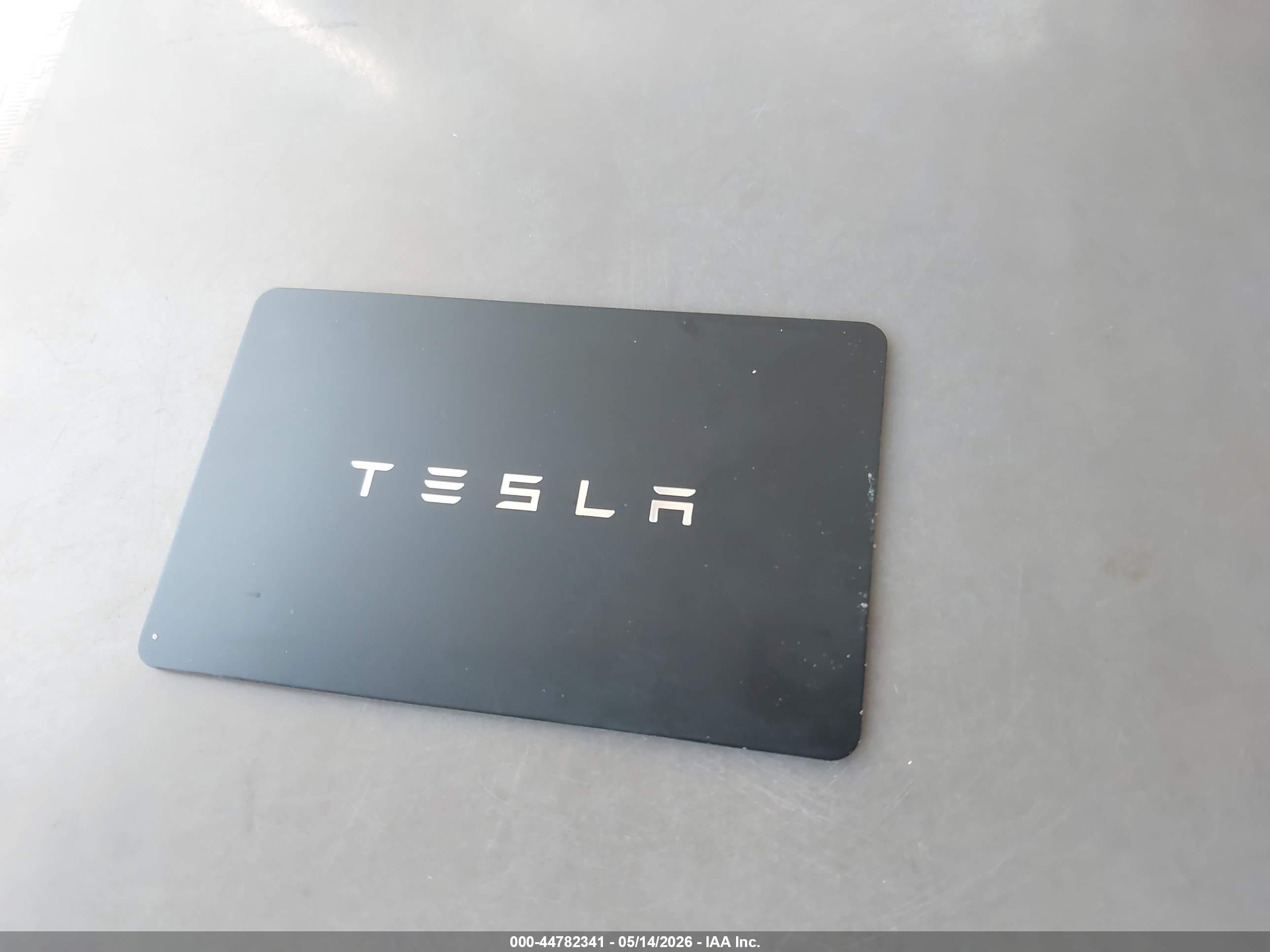 2024 Tesla Model Y Long Range Dual Motor All-wheel Drive Gray vin: 7SAYGDEE4RA254156