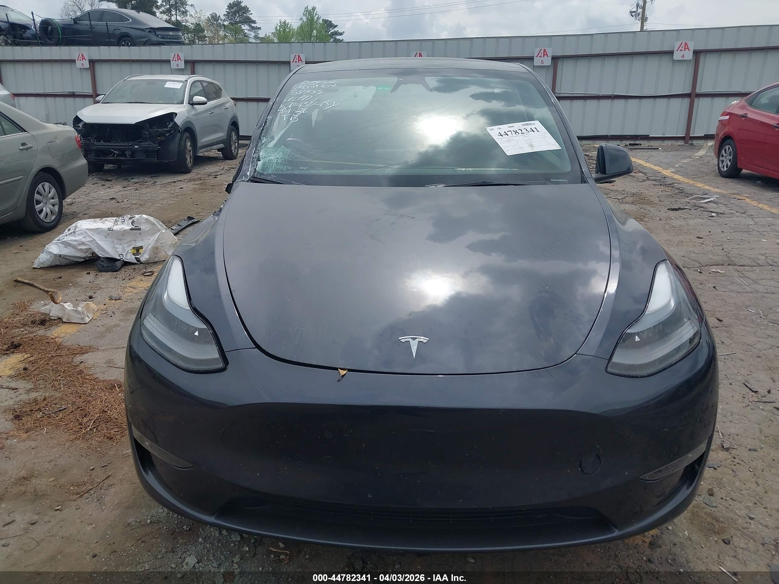 2024 Tesla Model Y Long Range Dual Motor All-wheel Drive Gray vin: 7SAYGDEE4RA254156