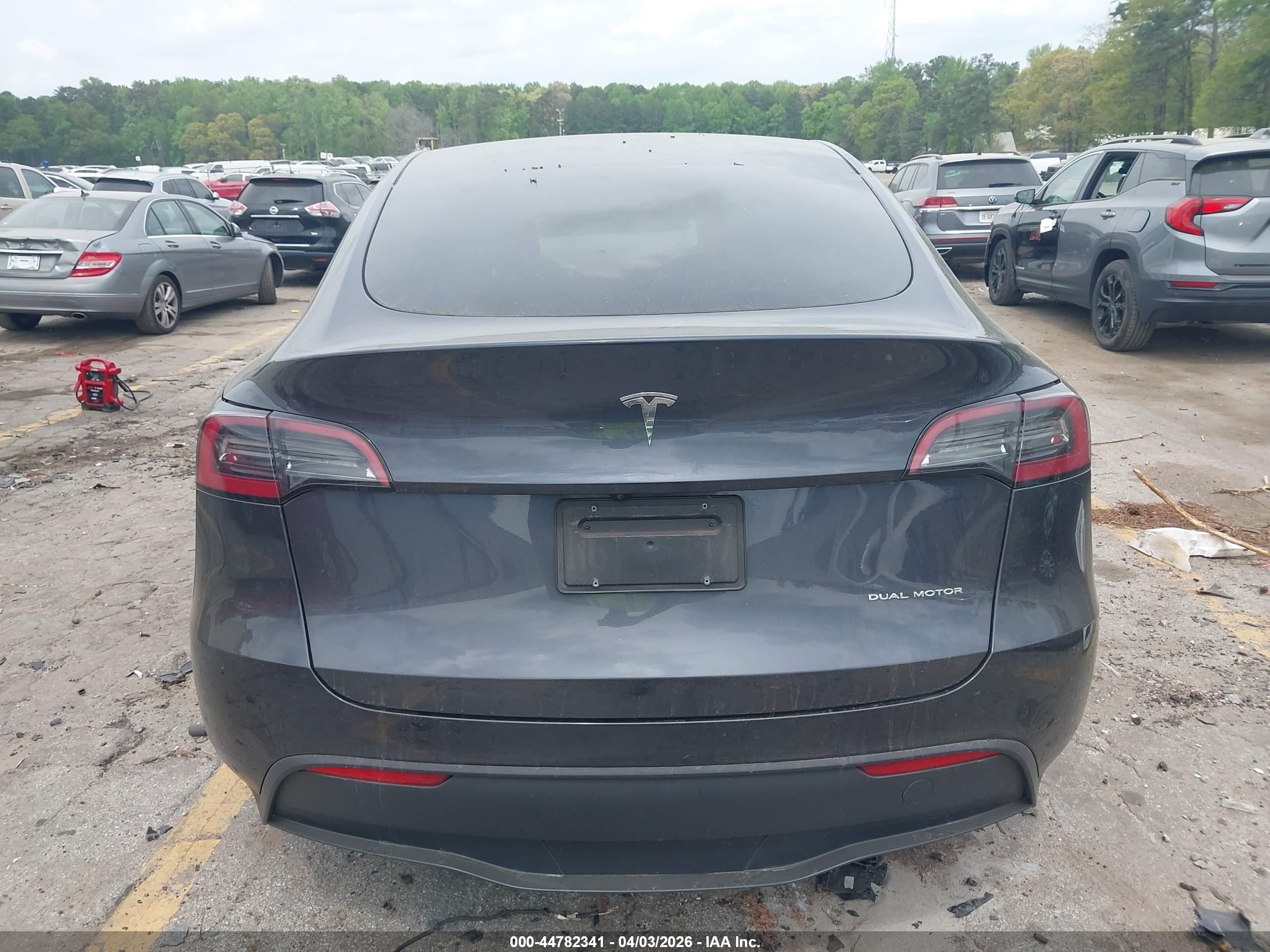 2024 Tesla Model Y Long Range Dual Motor All-wheel Drive Gray vin: 7SAYGDEE4RA254156
