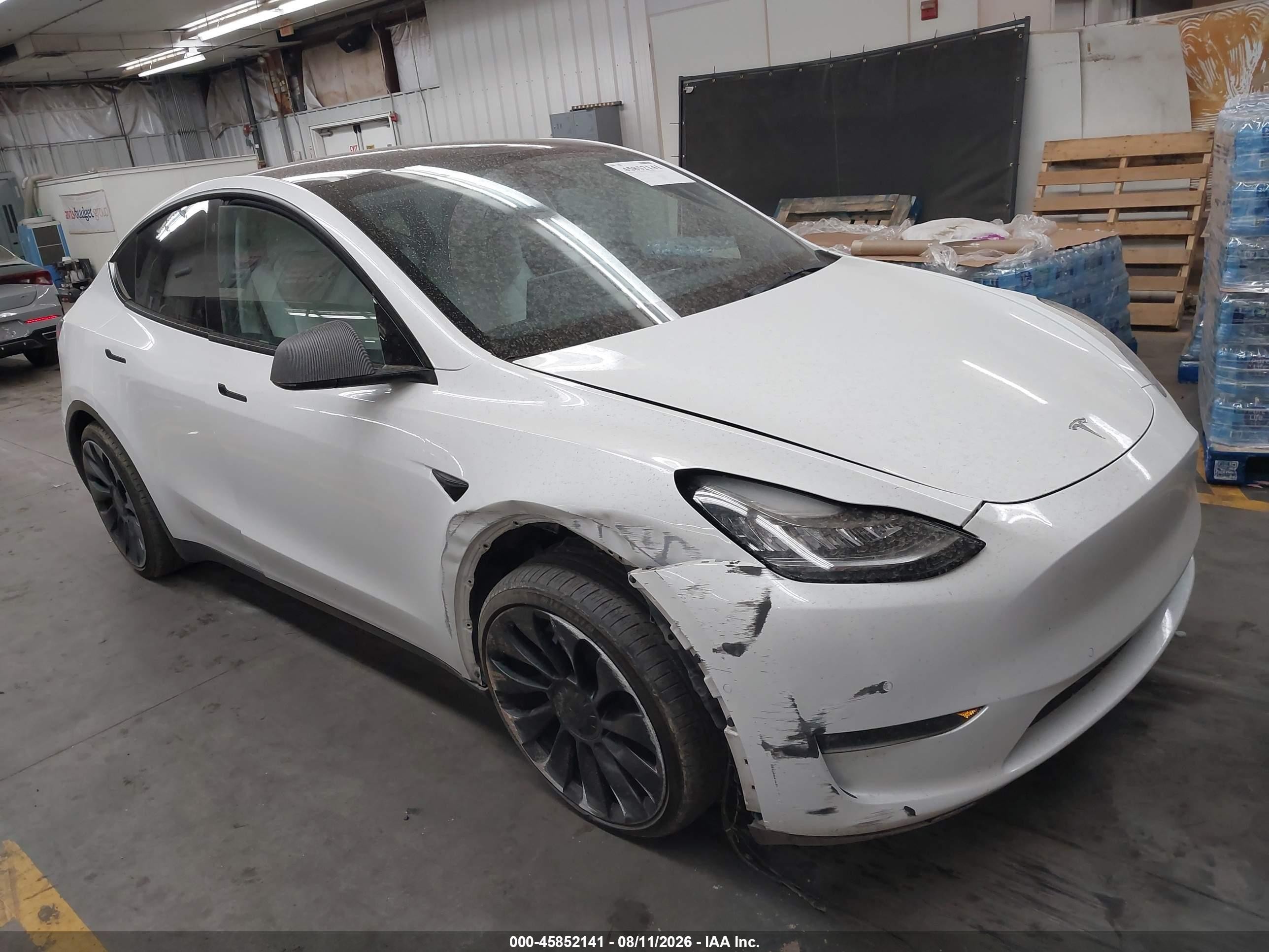 2022 Tesla Model Y Long Range Dual Motor All-wheel Drive White vin: 7SAYGDEE5NF355364