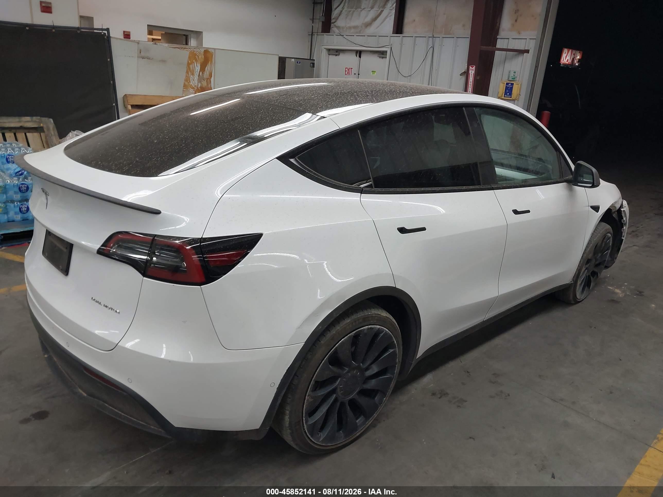 2022 Tesla Model Y Long Range Dual Motor All-wheel Drive White vin: 7SAYGDEE5NF355364