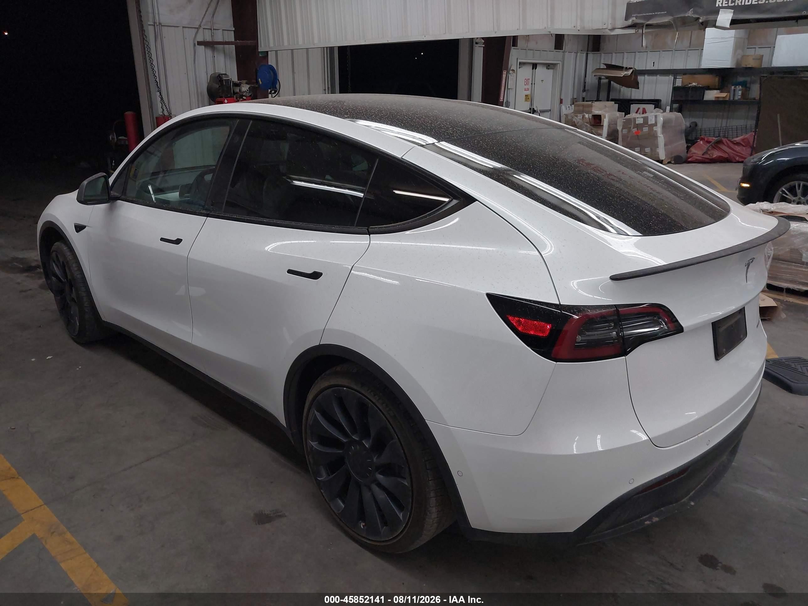 2022 Tesla Model Y Long Range Dual Motor All-wheel Drive White vin: 7SAYGDEE5NF355364