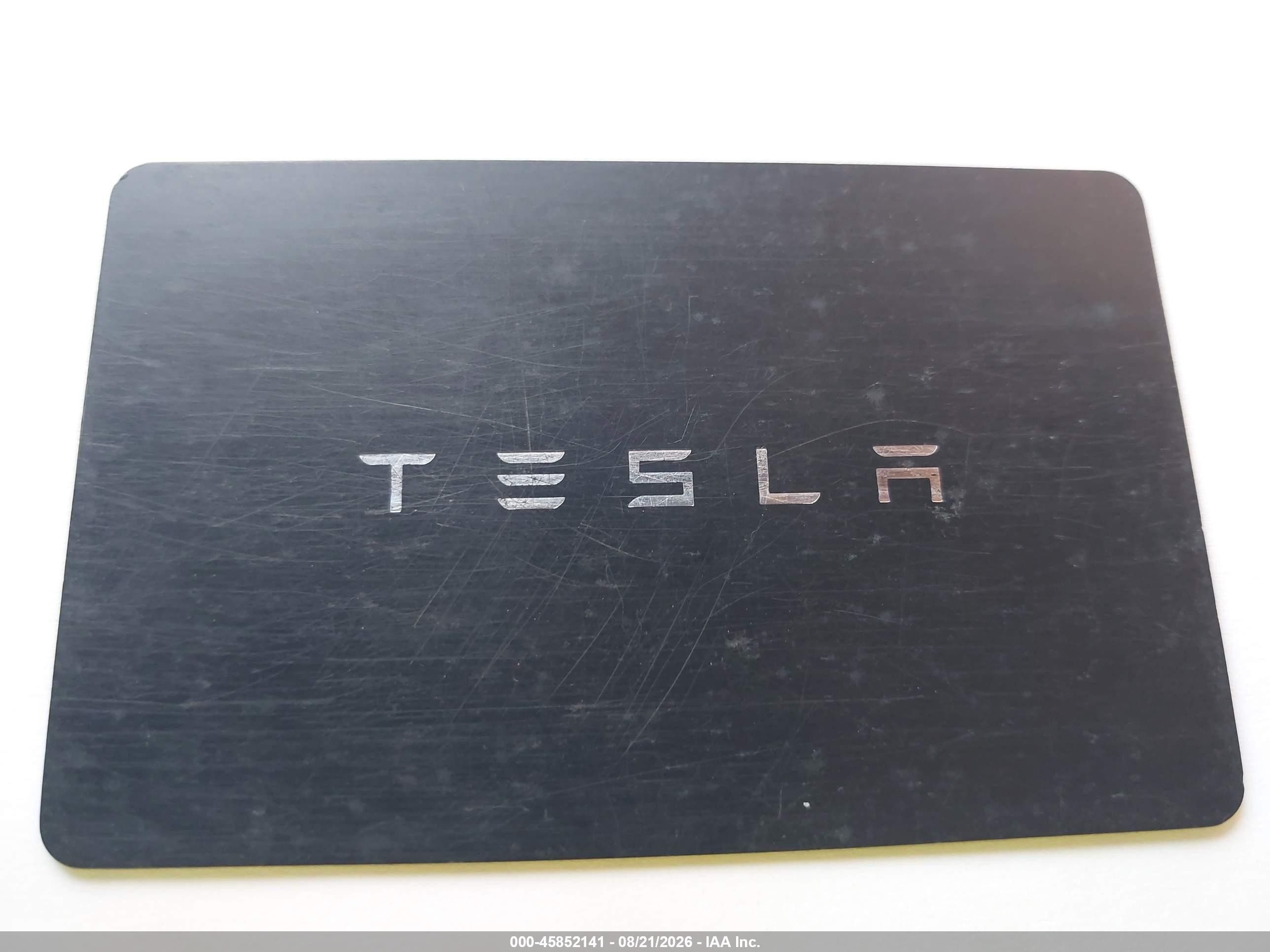 2022 Tesla Model Y Long Range Dual Motor All-wheel Drive White vin: 7SAYGDEE5NF355364