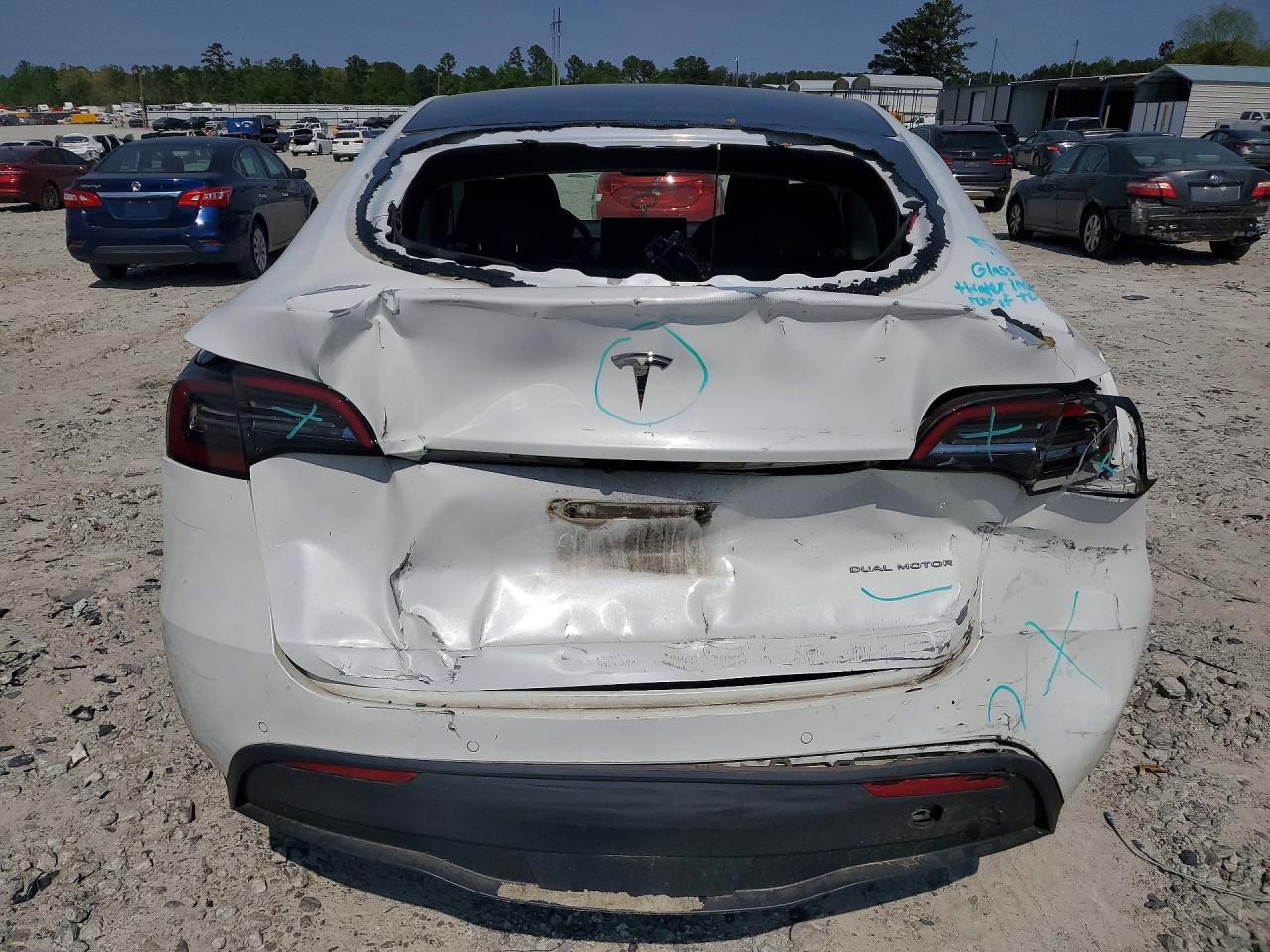 2022 Tesla Model  Y White vin: 7SAYGDEE5NF481465