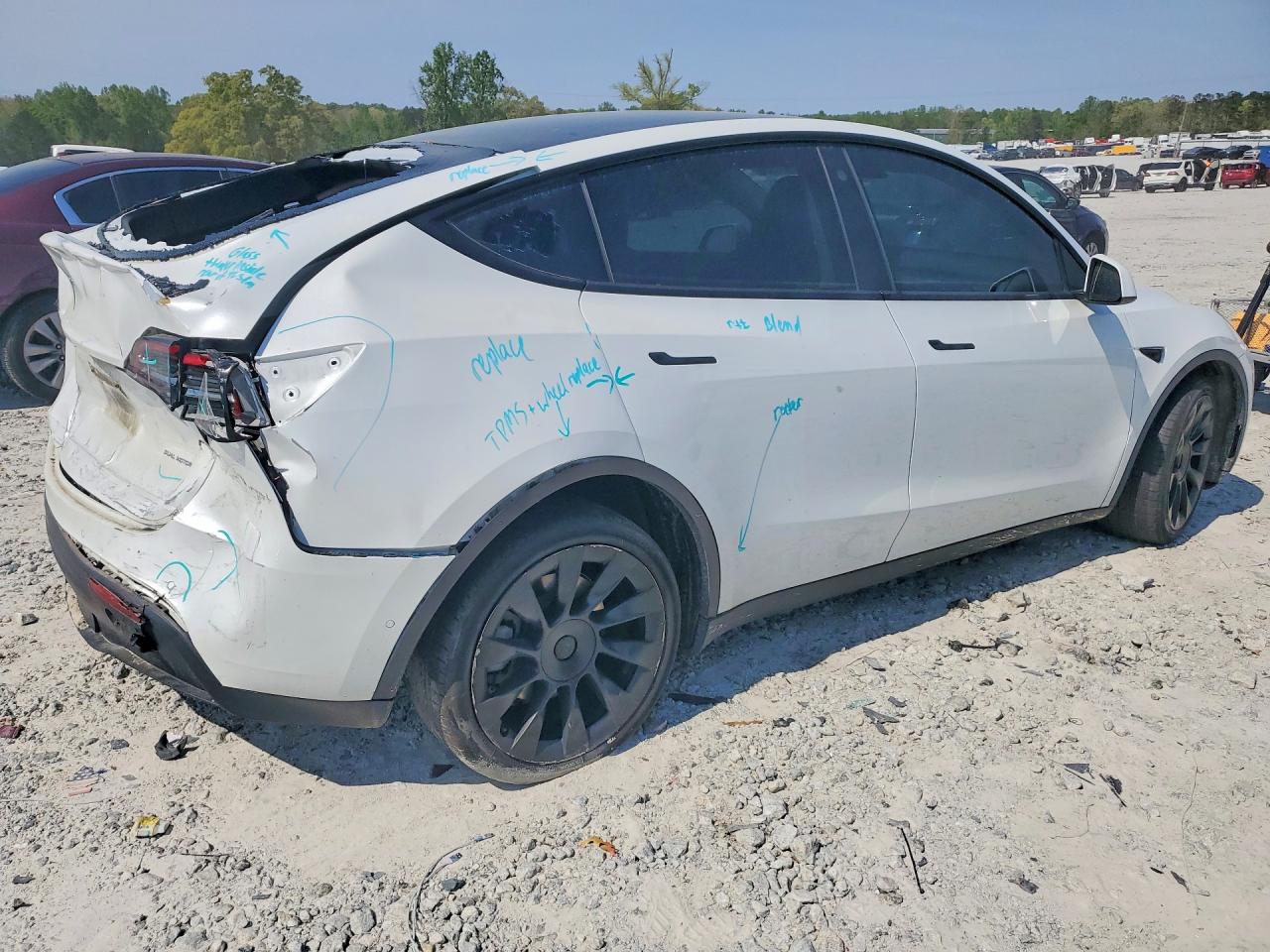 2022 Tesla Model  Y White vin: 7SAYGDEE5NF481465