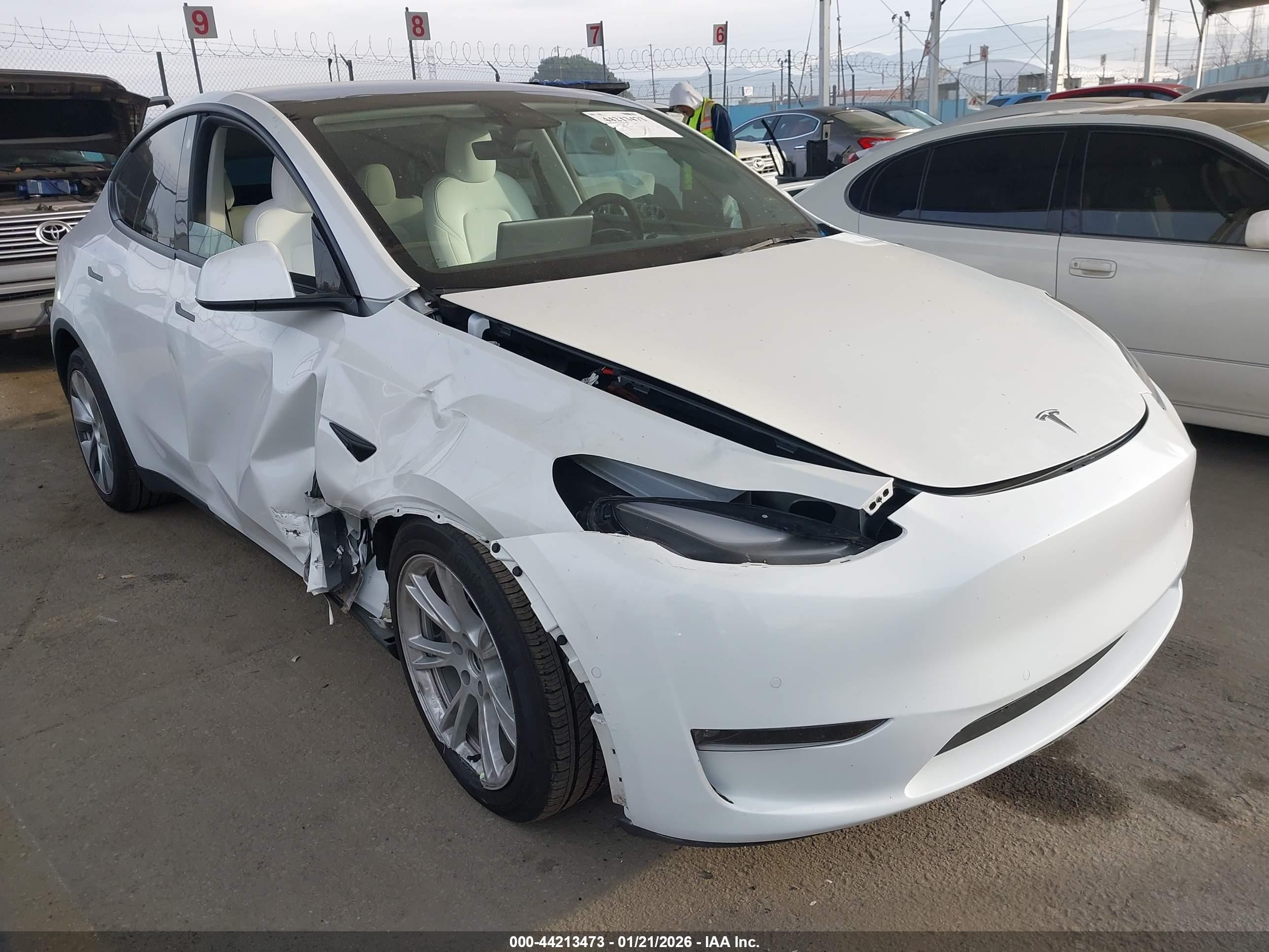 2022 Tesla Model Y Long Range Dual Motor All-wheel Drive Белый vin: 7SAYGDEE5NF556083