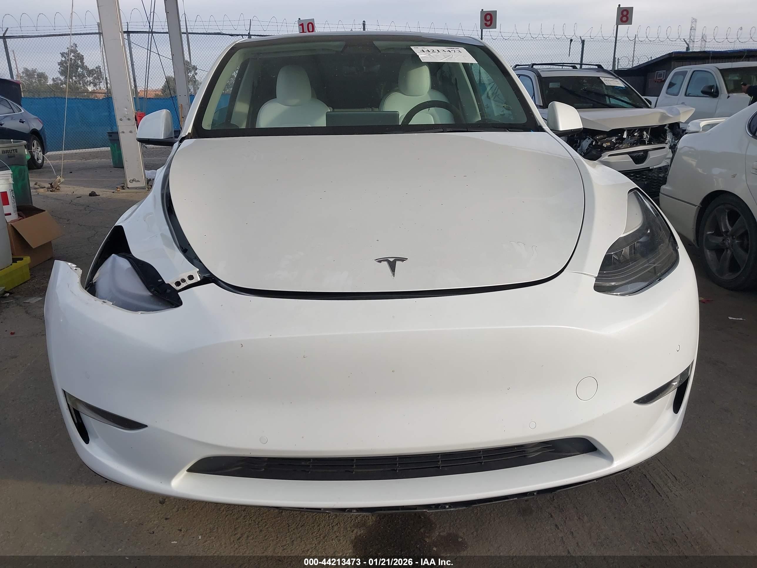 2022 Tesla Model Y Long Range Dual Motor All-wheel Drive Белый vin: 7SAYGDEE5NF556083