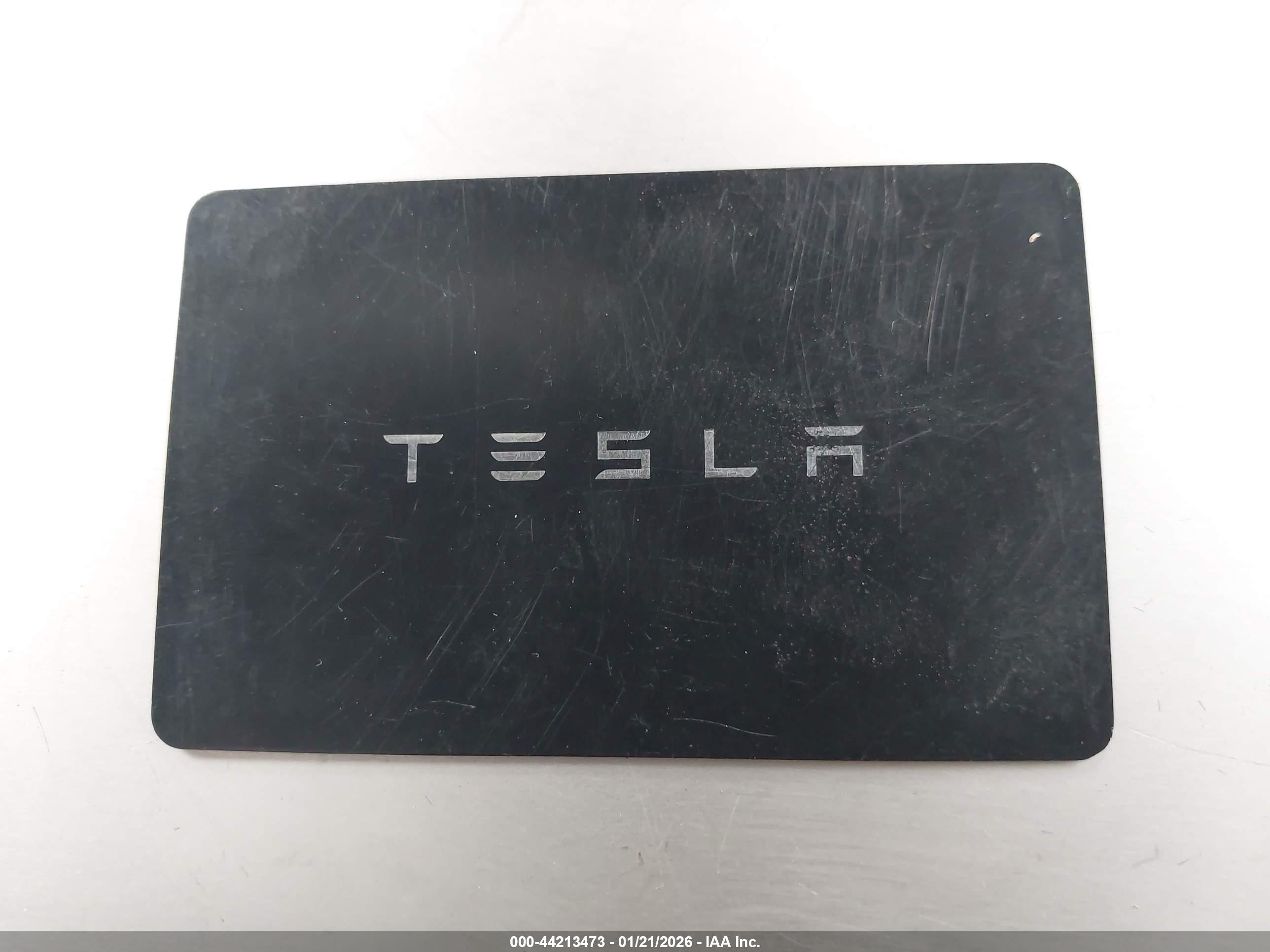 2022 Tesla Model Y Long Range Dual Motor All-wheel Drive Белый vin: 7SAYGDEE5NF556083