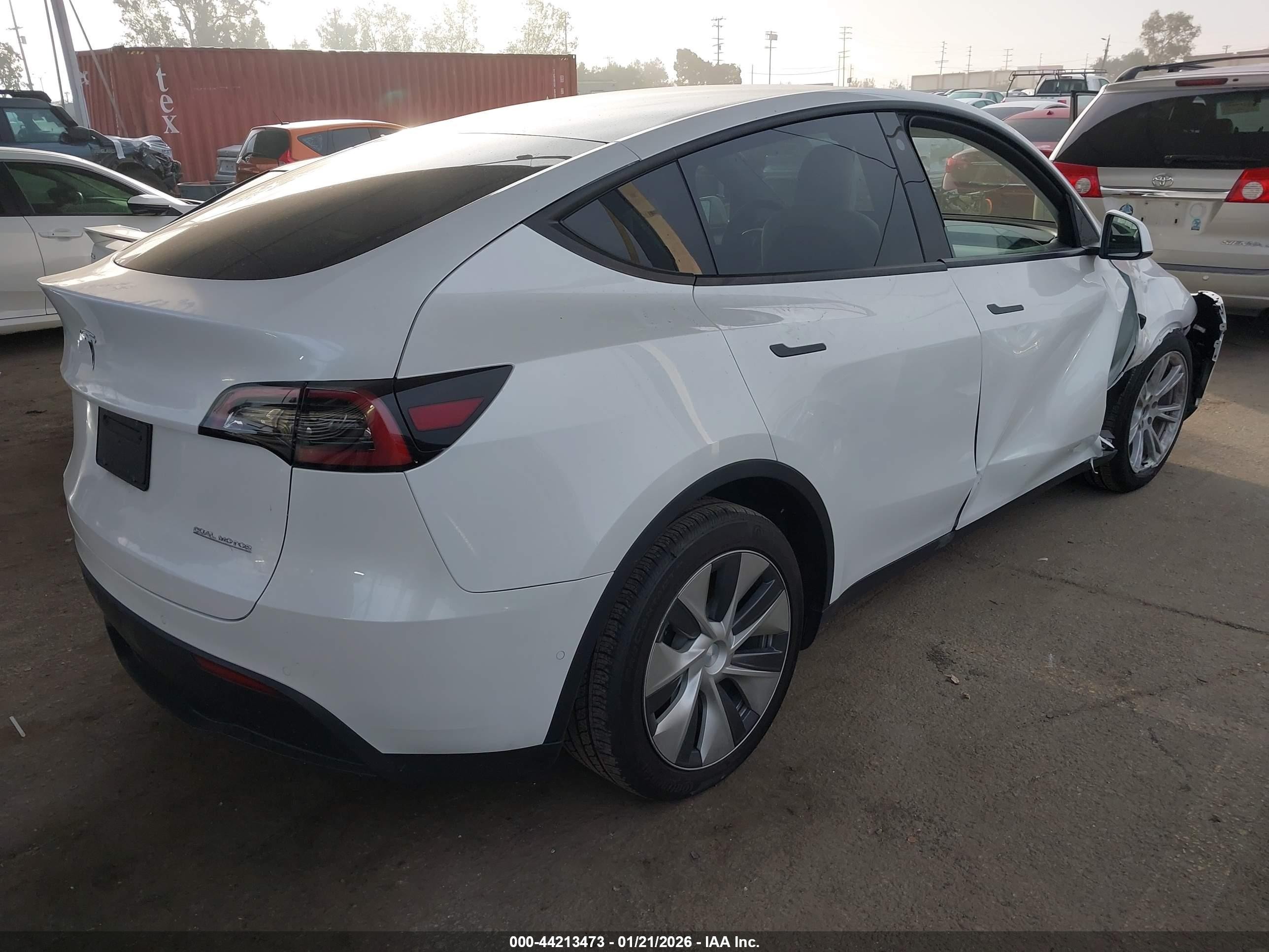 2022 Tesla Model Y Long Range Dual Motor All-wheel Drive Белый vin: 7SAYGDEE5NF556083