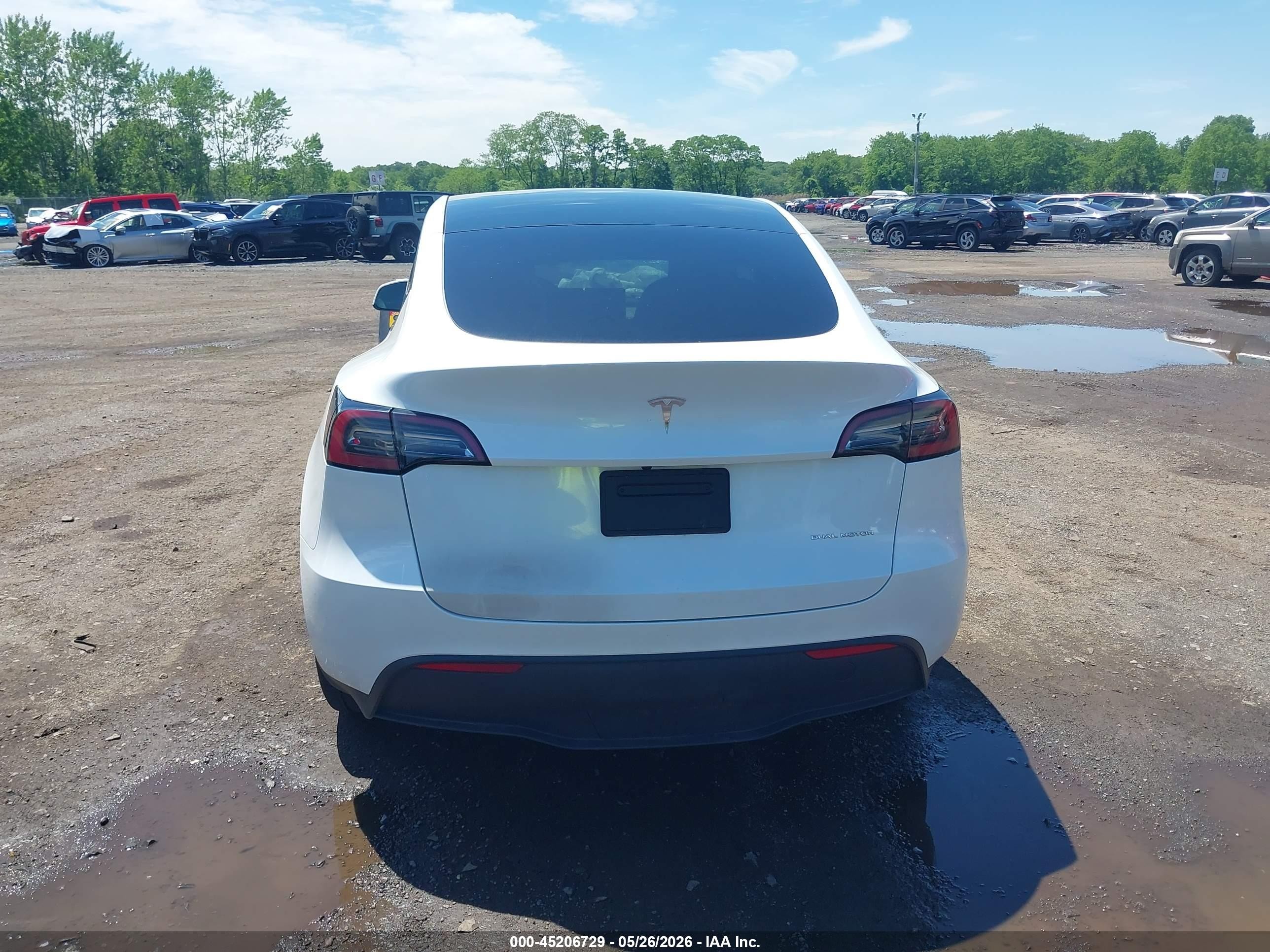 2023 Tesla Model Y Awd/long Range Dual Motor All-wheel Drive White vin: 7SAYGDEE5PA055730