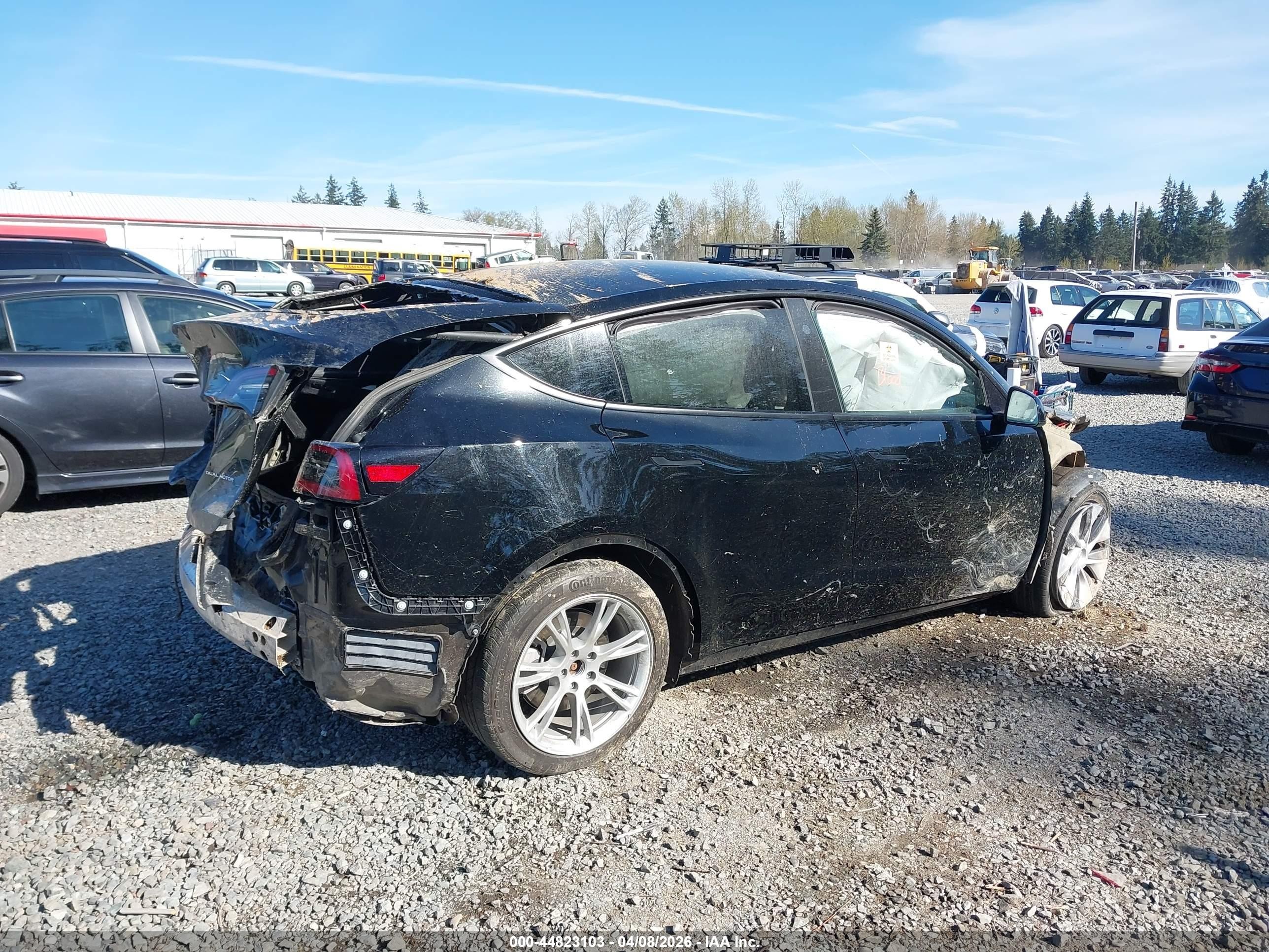 2023 Tesla Model Y Awd/long Range Dual Motor All-wheel Drive Черный vin: 7SAYGDEE5PA198788