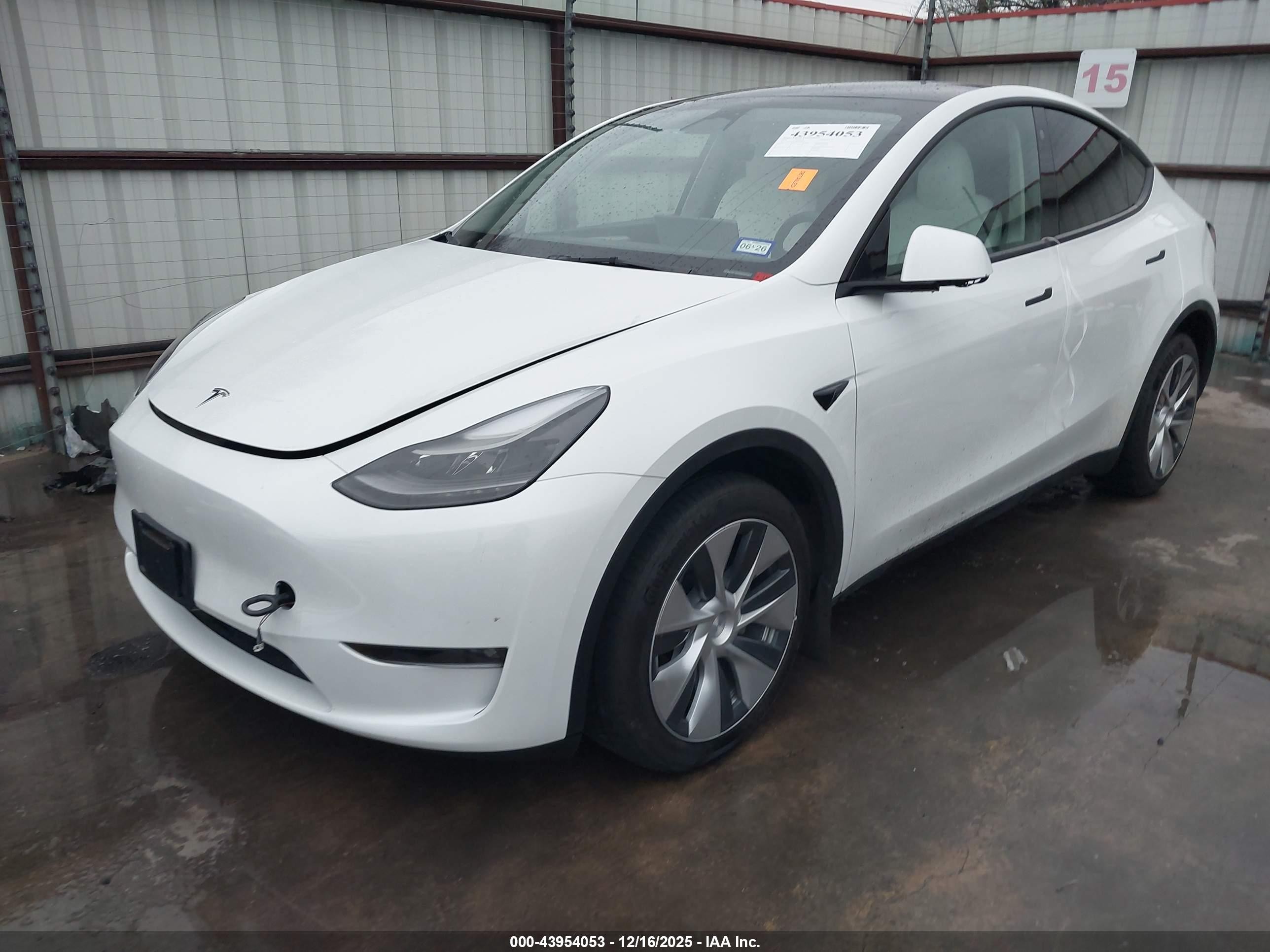 2023 Tesla Model Y Awd/long Range Dual Motor All-wheel Drive White vin: 7SAYGDEE5PF708429