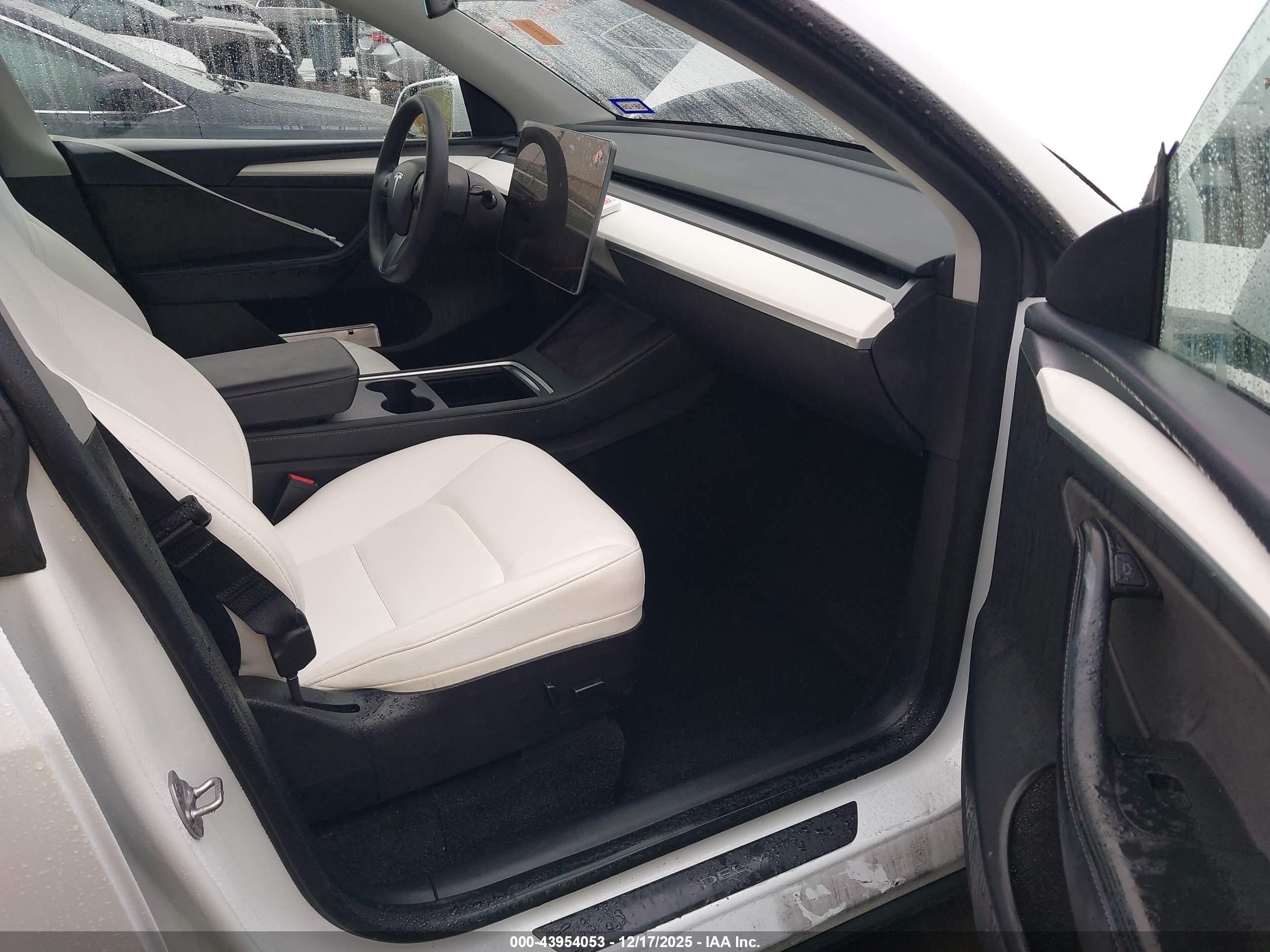 2023 Tesla Model Y Awd/long Range Dual Motor All-wheel Drive White vin: 7SAYGDEE5PF708429