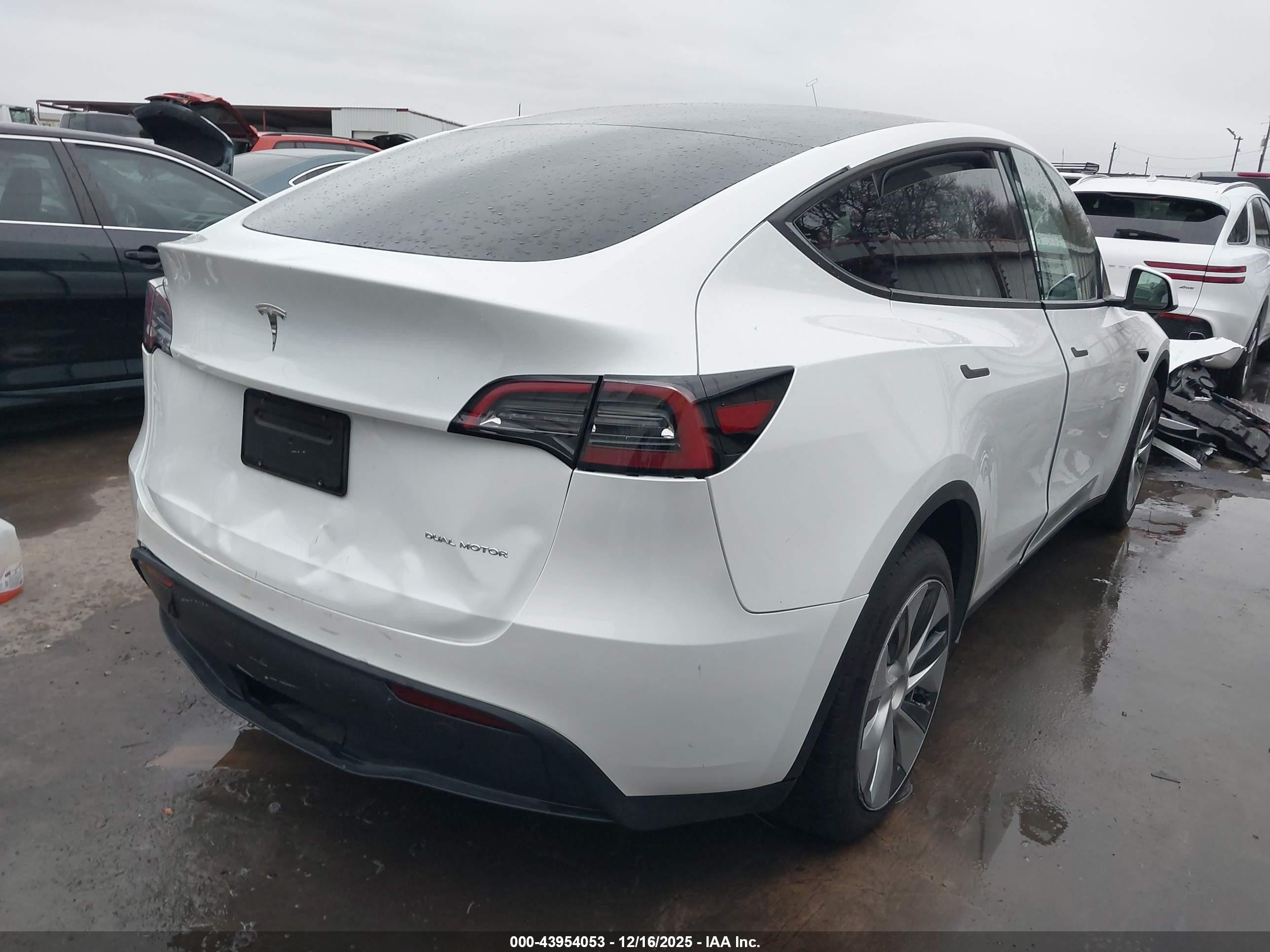 2023 Tesla Model Y Awd/long Range Dual Motor All-wheel Drive White vin: 7SAYGDEE5PF708429