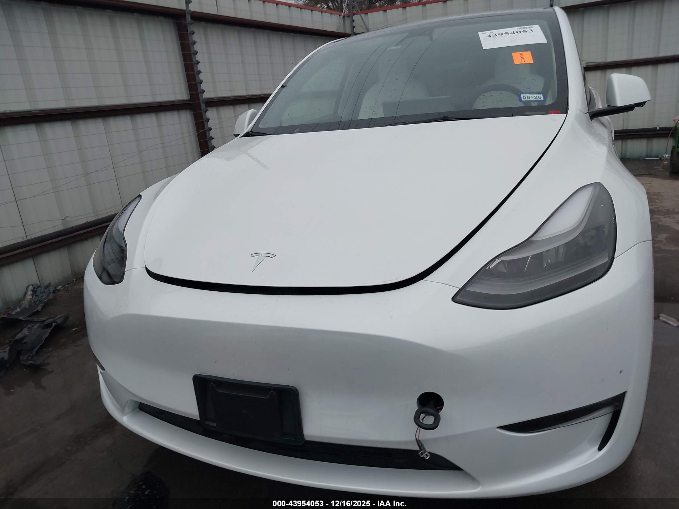2023 Tesla Model Y Awd/long Range Dual Motor All-wheel Drive White vin: 7SAYGDEE5PF708429