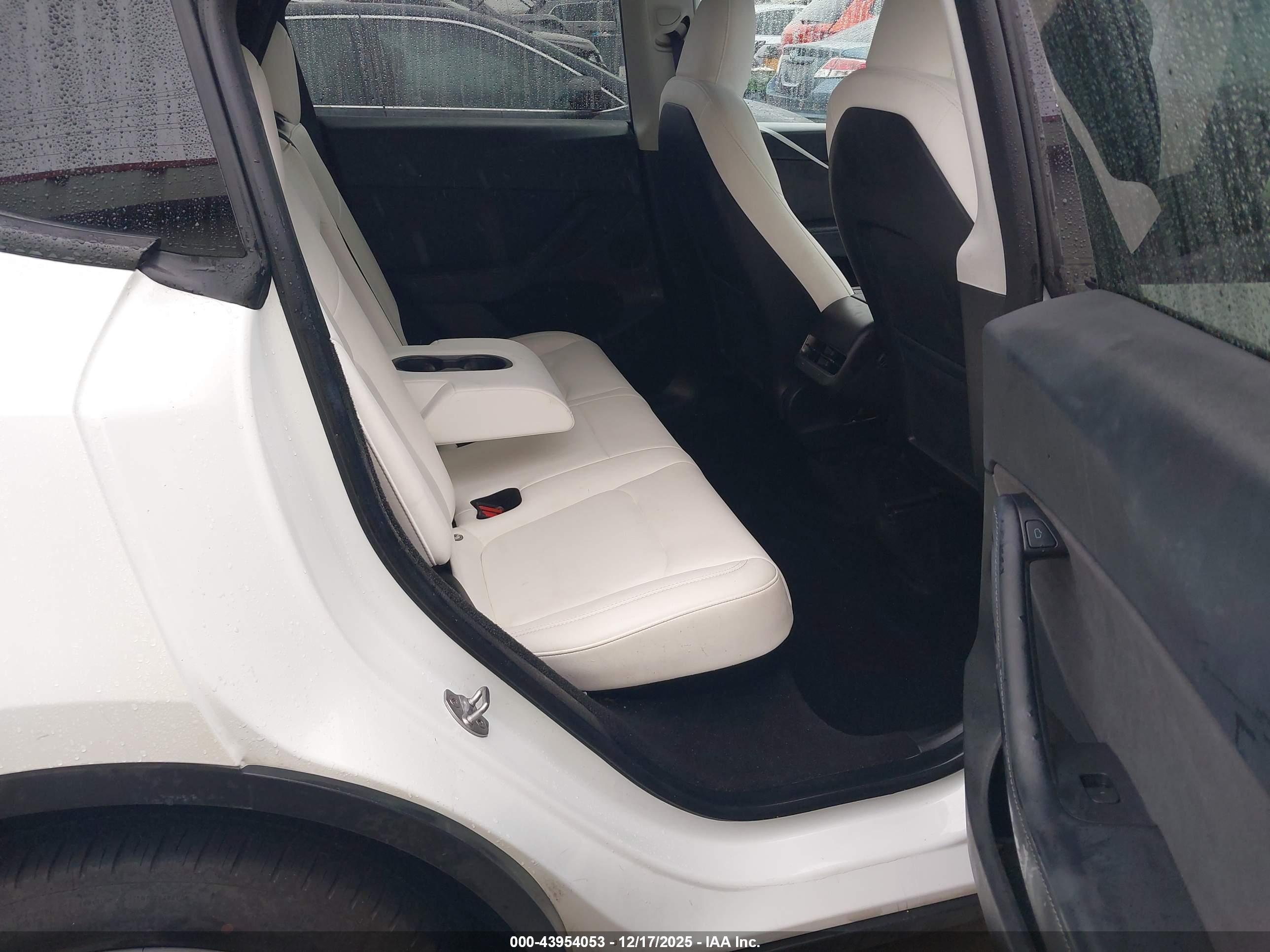 2023 Tesla Model Y Awd/long Range Dual Motor All-wheel Drive White vin: 7SAYGDEE5PF708429