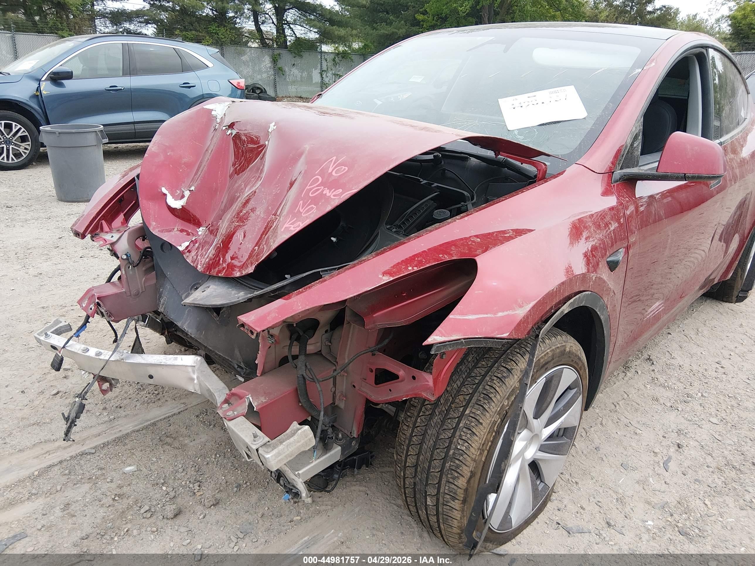 2024 Tesla Model Y Long Range Dual Motor All-wheel Drive Красный vin: 7SAYGDEE5RA269524