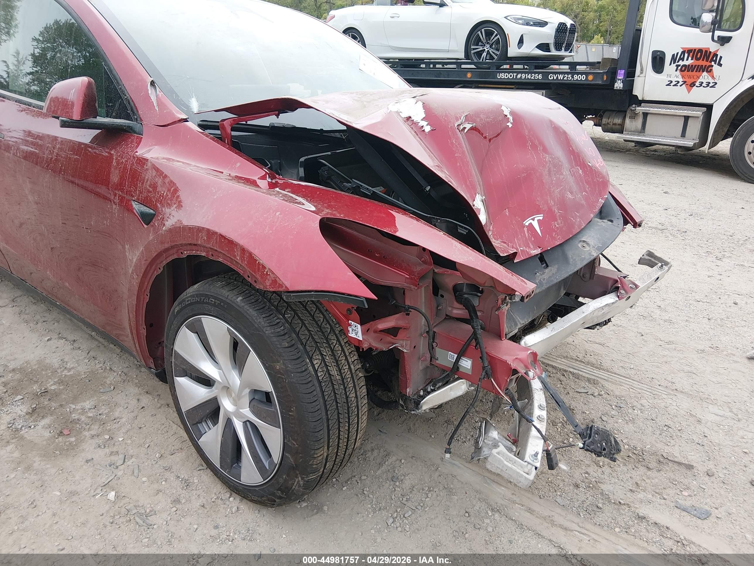 2024 Tesla Model Y Long Range Dual Motor All-wheel Drive Красный vin: 7SAYGDEE5RA269524