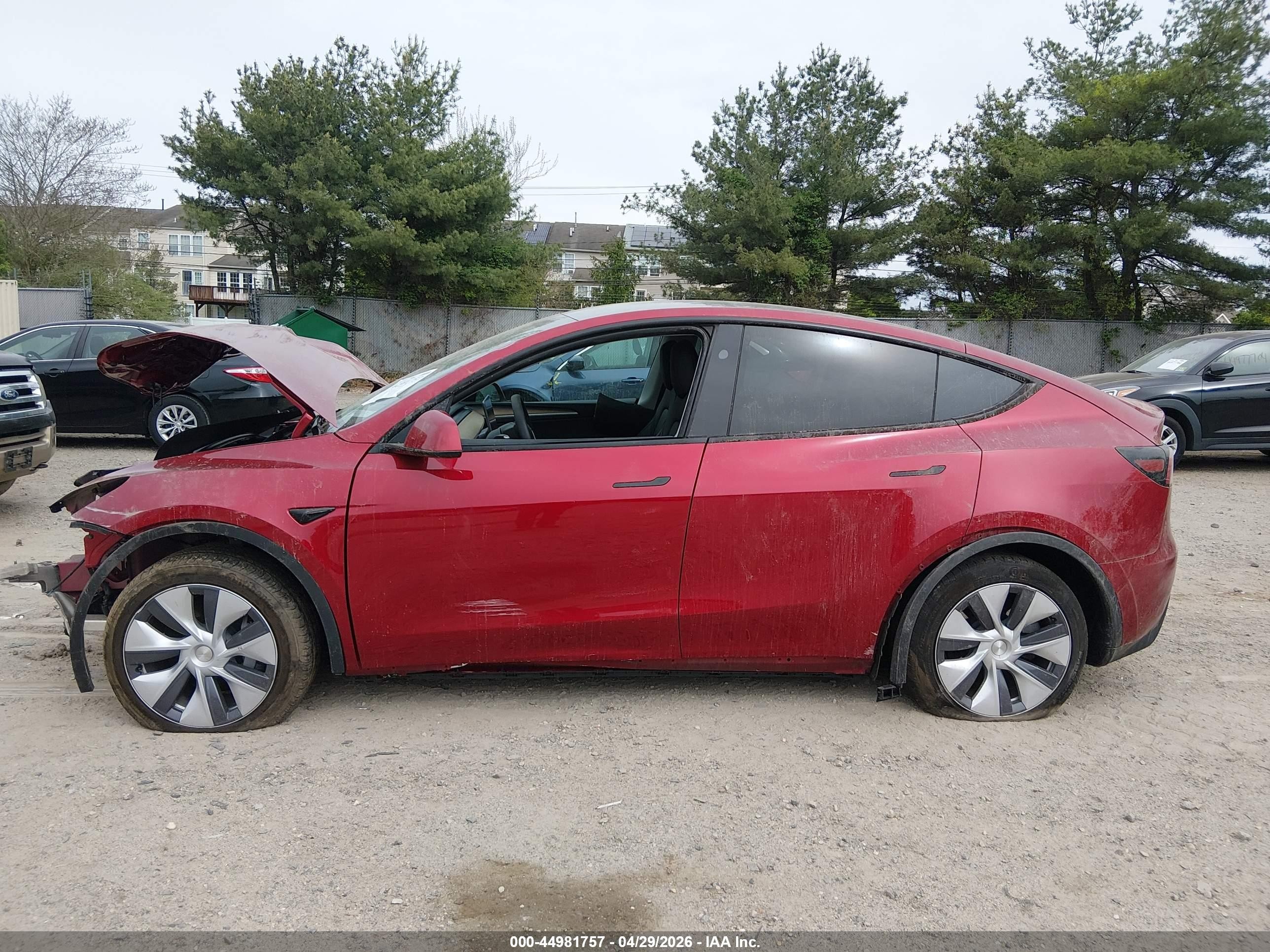 2024 Tesla Model Y Long Range Dual Motor All-wheel Drive Красный vin: 7SAYGDEE5RA269524