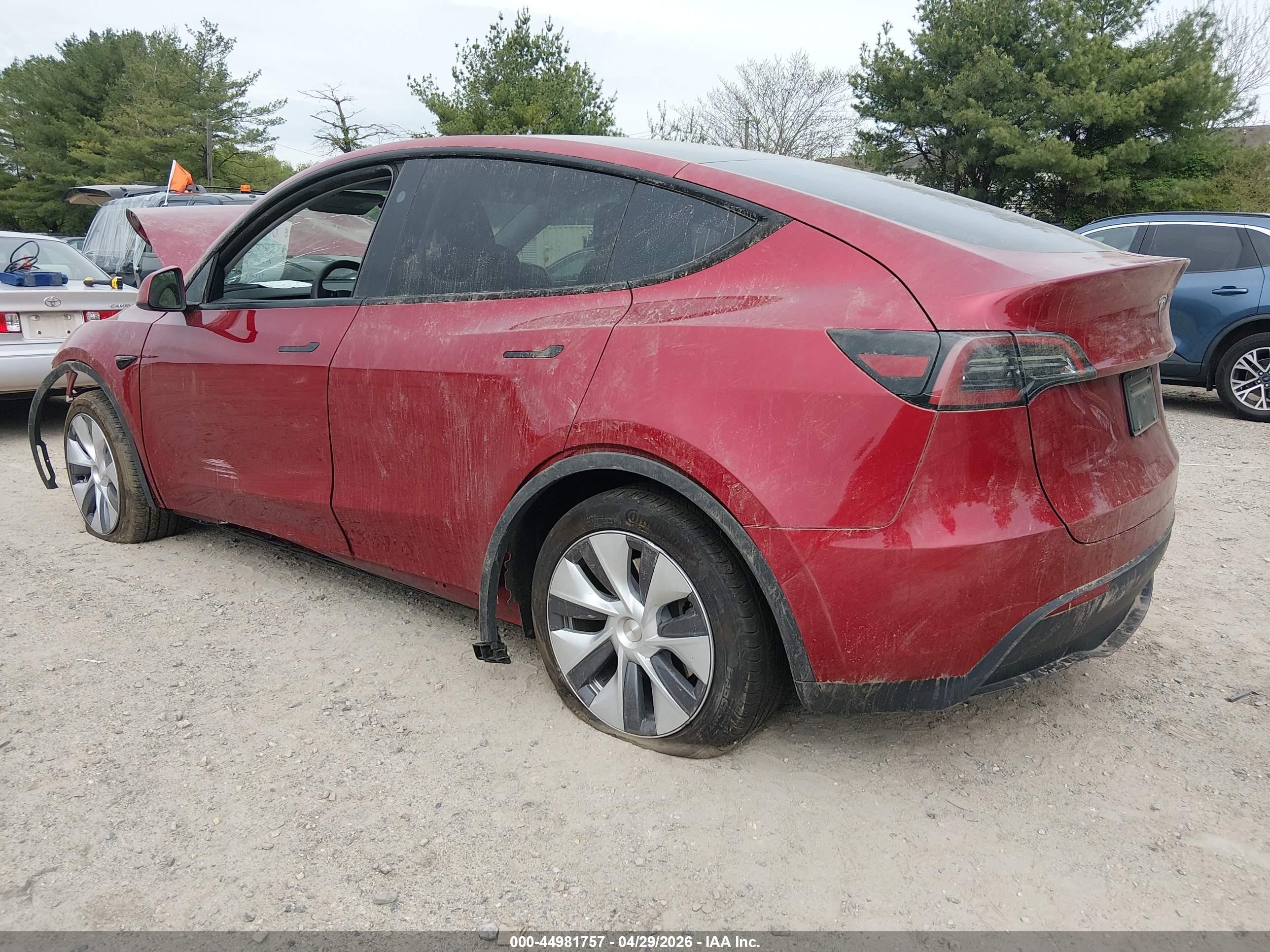 2024 Tesla Model Y Long Range Dual Motor All-wheel Drive Красный vin: 7SAYGDEE5RA269524