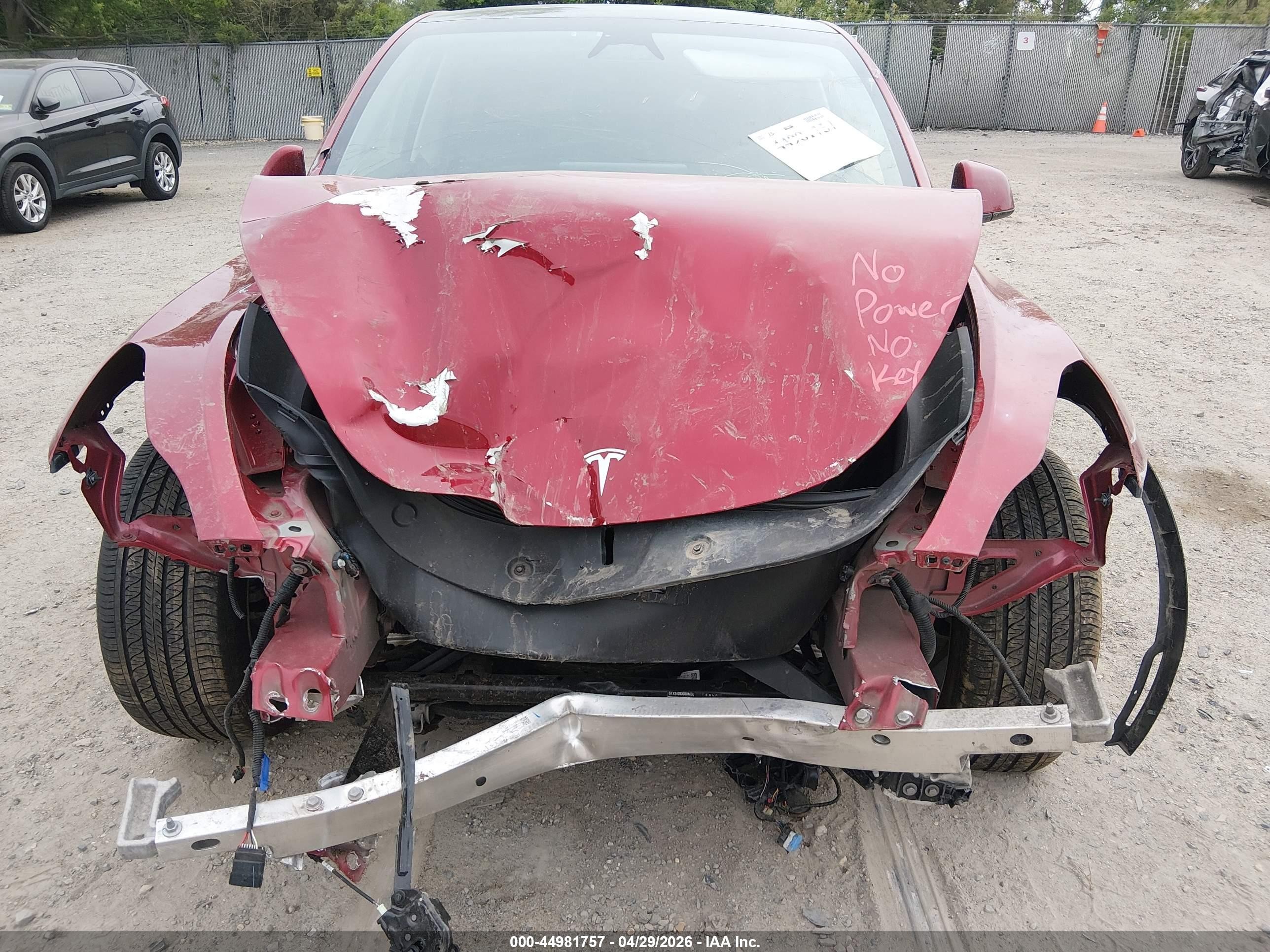 2024 Tesla Model Y Long Range Dual Motor All-wheel Drive Красный vin: 7SAYGDEE5RA269524