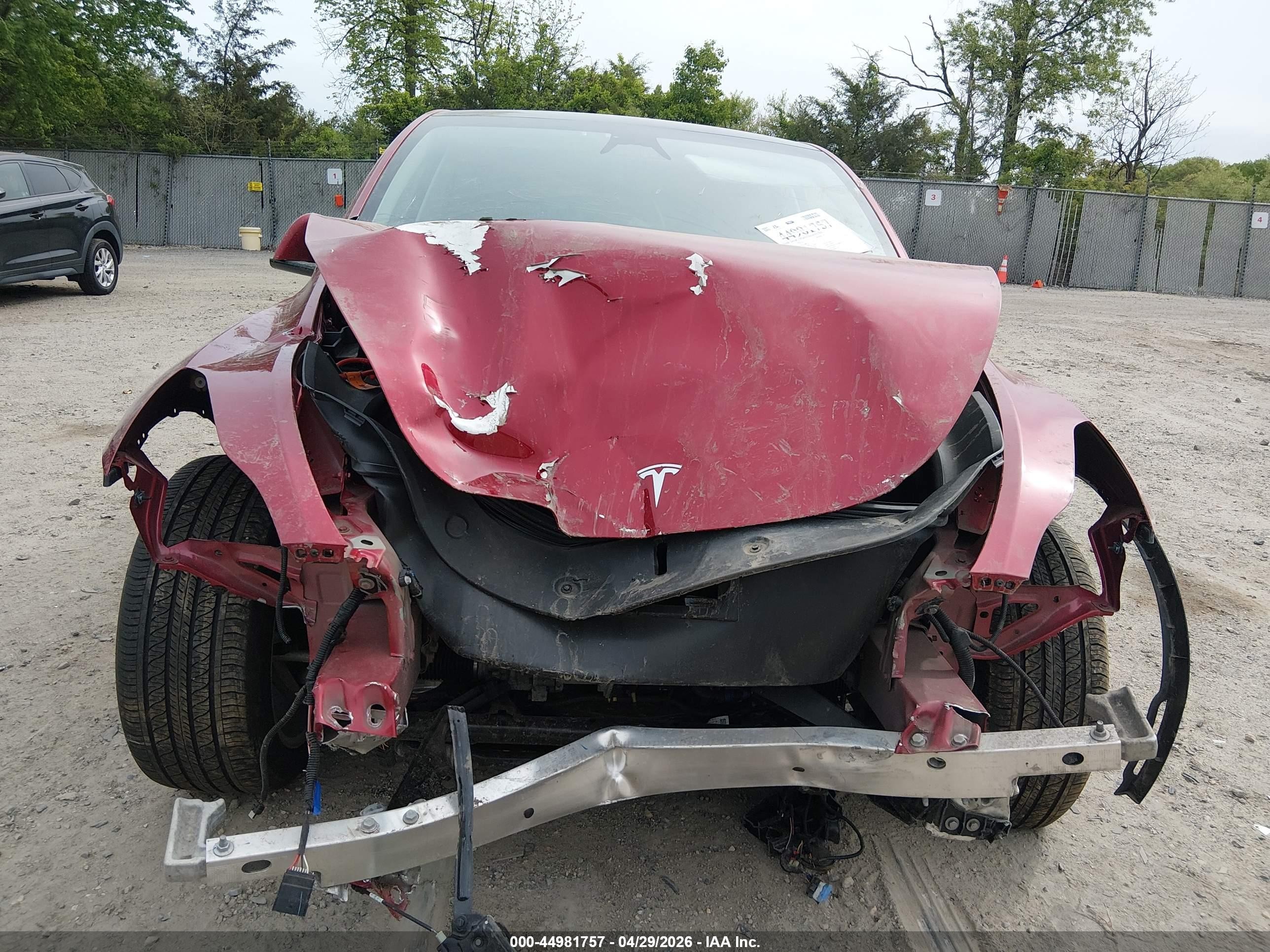 2024 Tesla Model Y Long Range Dual Motor All-wheel Drive Красный vin: 7SAYGDEE5RA269524