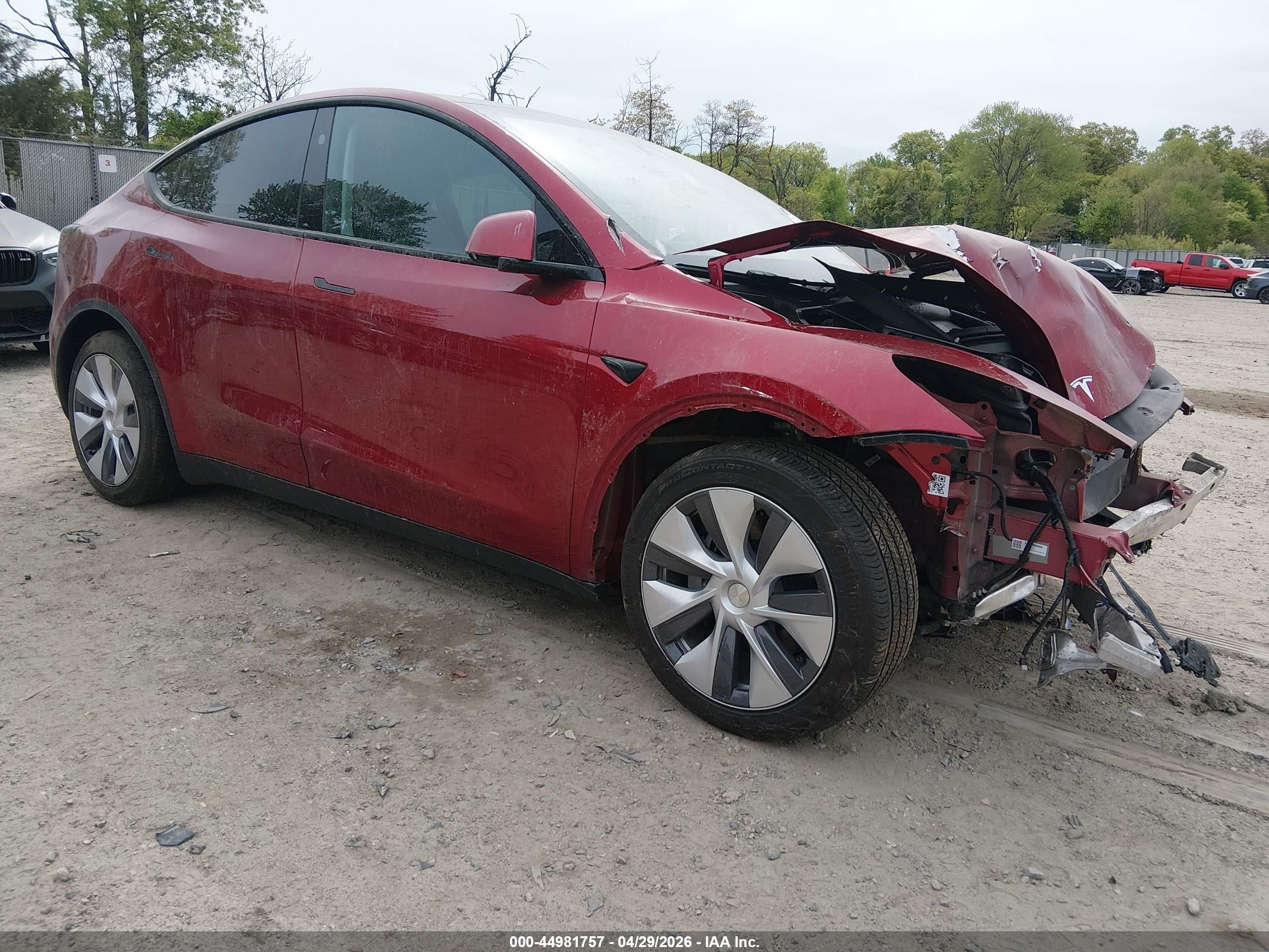 2024 Tesla Model Y Long Range Dual Motor All-wheel Drive Red vin: 7SAYGDEE5RA269524