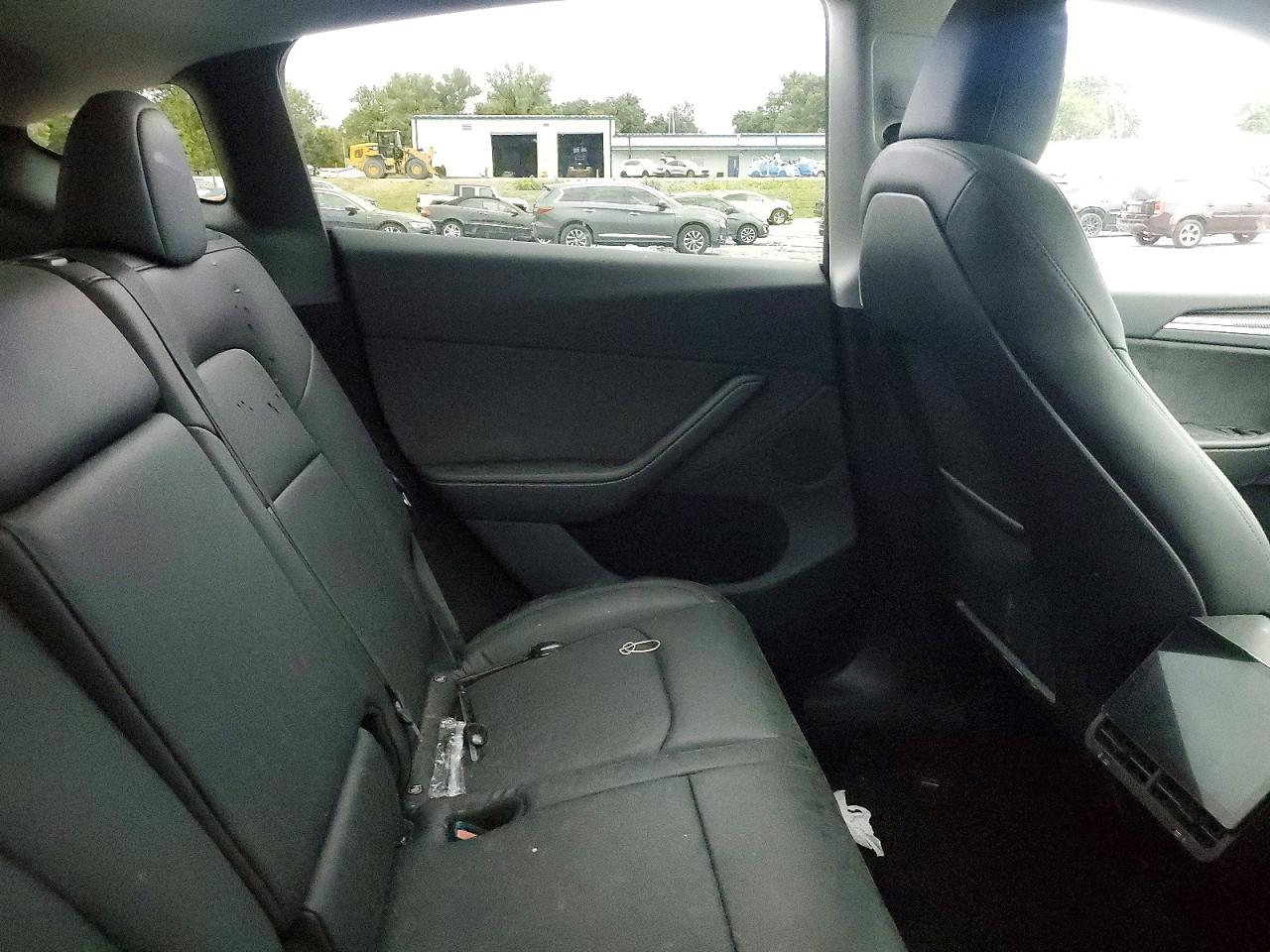 2024 Tesla Model Y Gray vin: 7SAYGDEE5RA295475