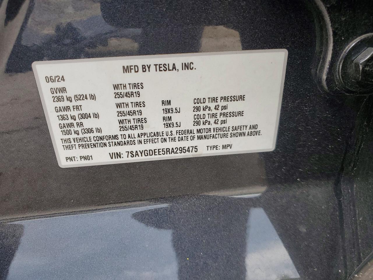 2024 Tesla Model Y Gray vin: 7SAYGDEE5RA295475