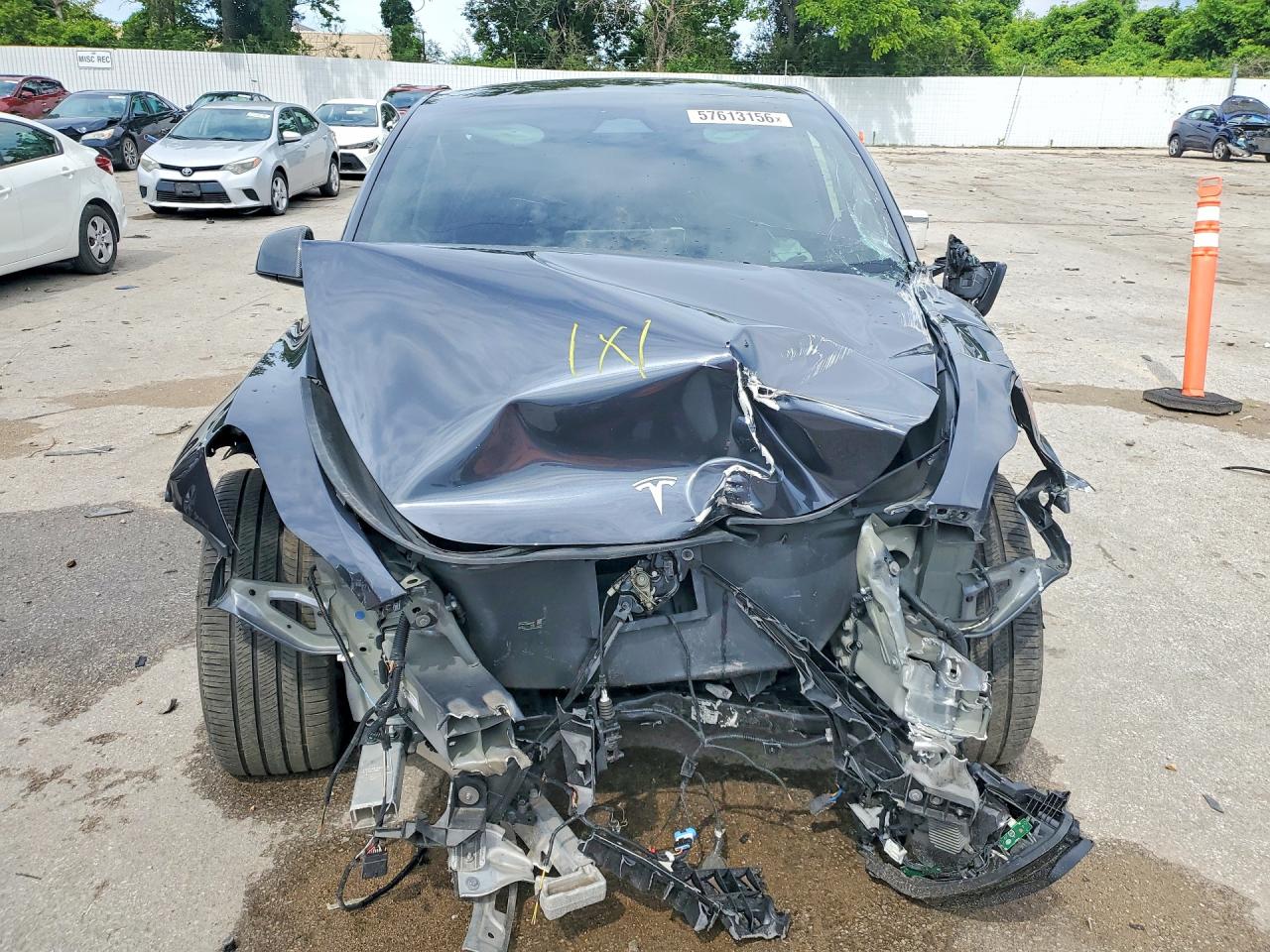2024 Tesla Model Y Gray vin: 7SAYGDEE5RA295475