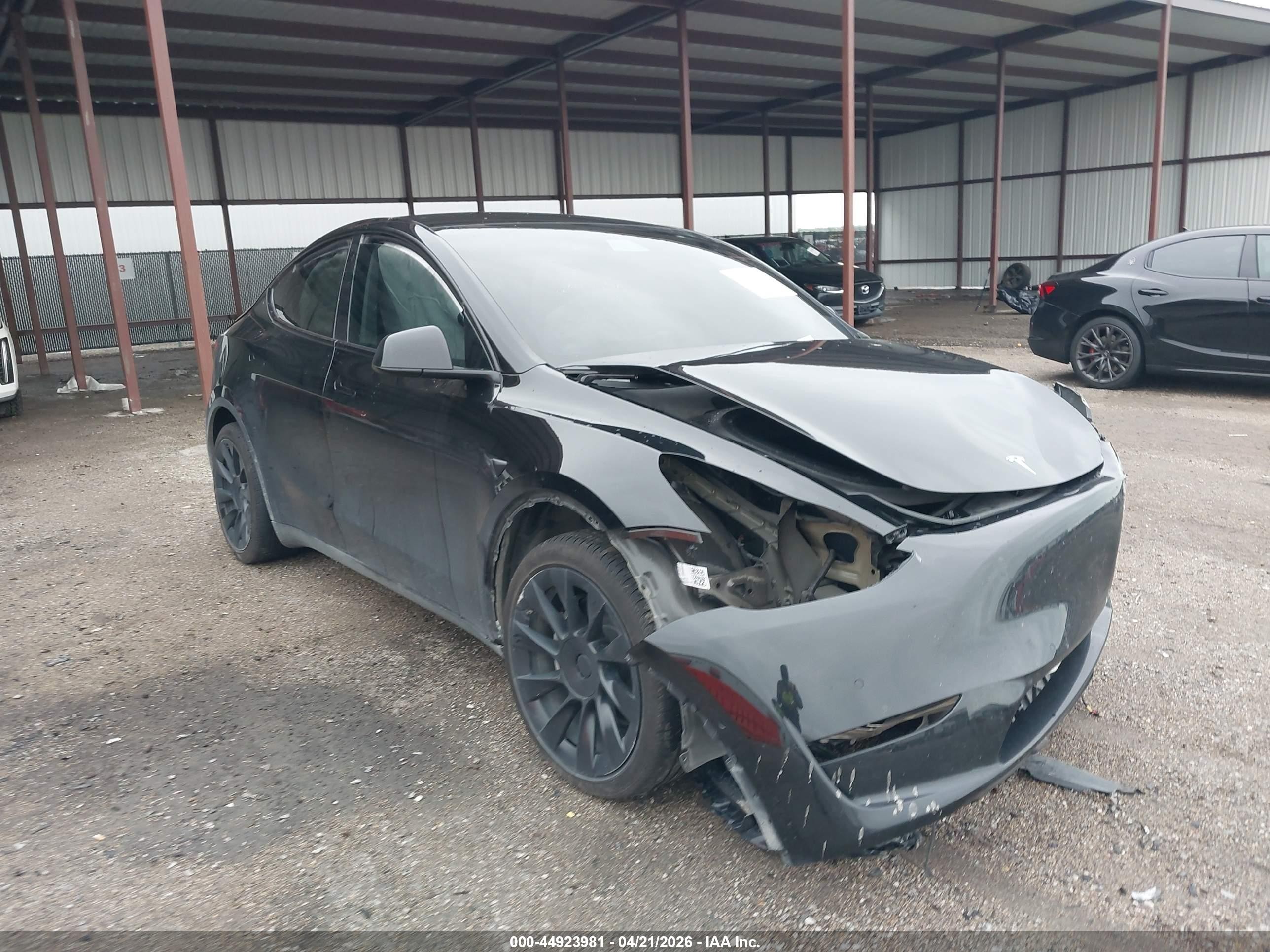 2022 Tesla Model Y Long Range Dual Motor All-wheel Drive Черный vin: 7SAYGDEE6NA001723