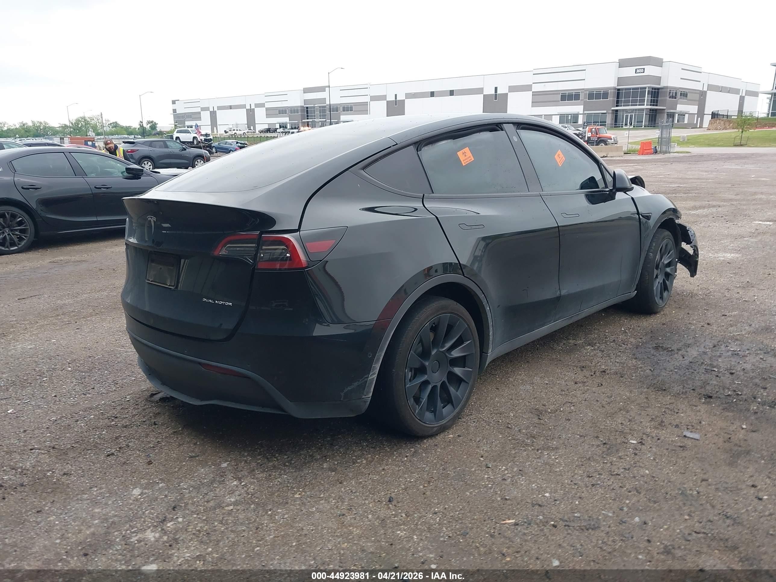 2022 Tesla Model Y Long Range Dual Motor All-wheel Drive Черный vin: 7SAYGDEE6NA001723