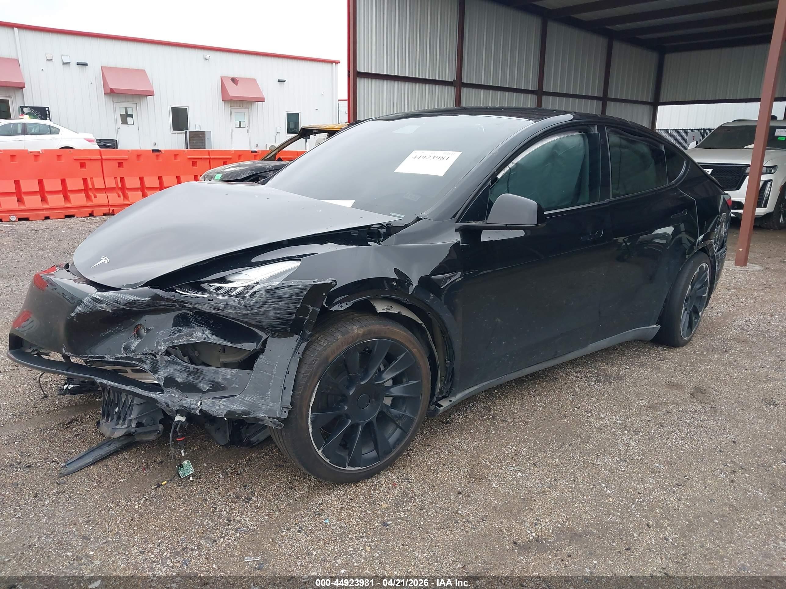 2022 Tesla Model Y Long Range Dual Motor All-wheel Drive Черный vin: 7SAYGDEE6NA001723