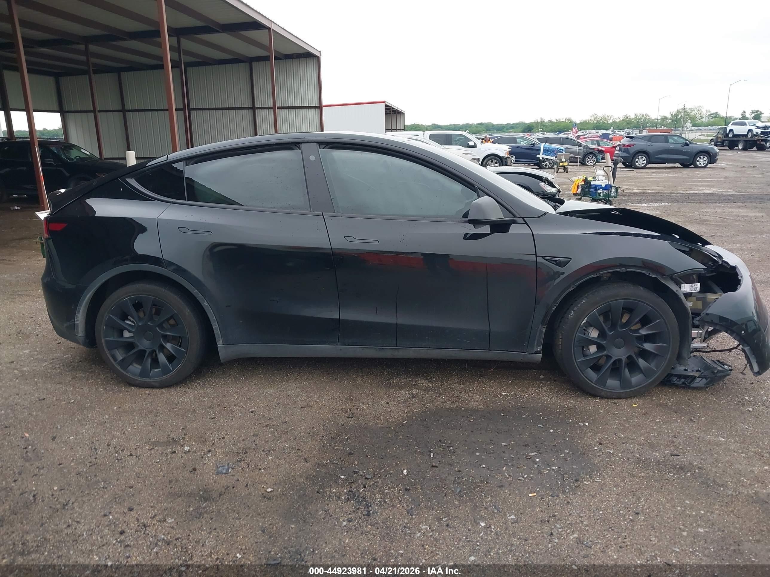 2022 Tesla Model Y Long Range Dual Motor All-wheel Drive Черный vin: 7SAYGDEE6NA001723