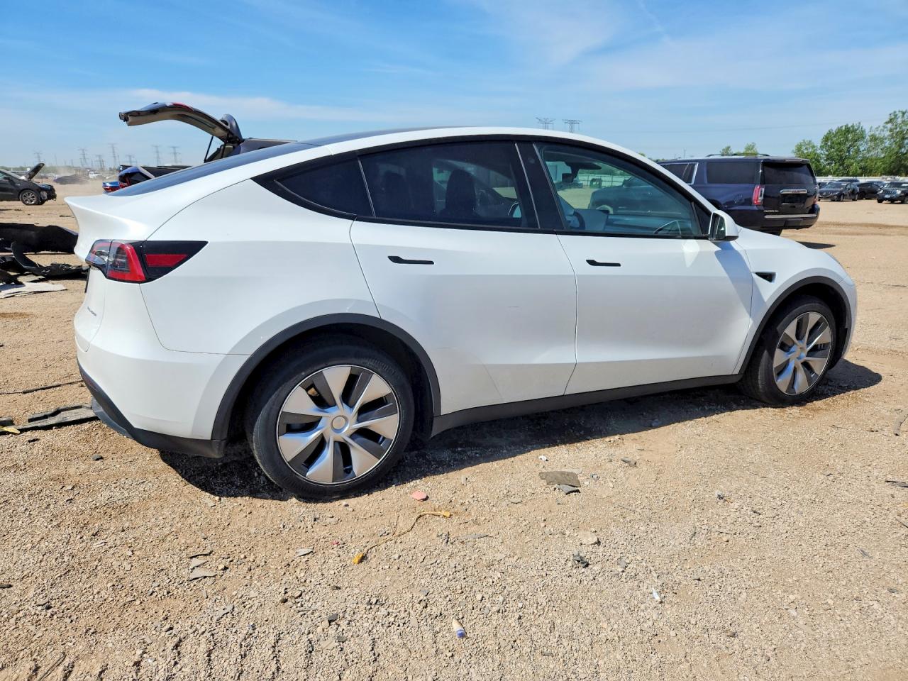 2023 Tesla Model Y White vin: 7SAYGDEE6PA041741