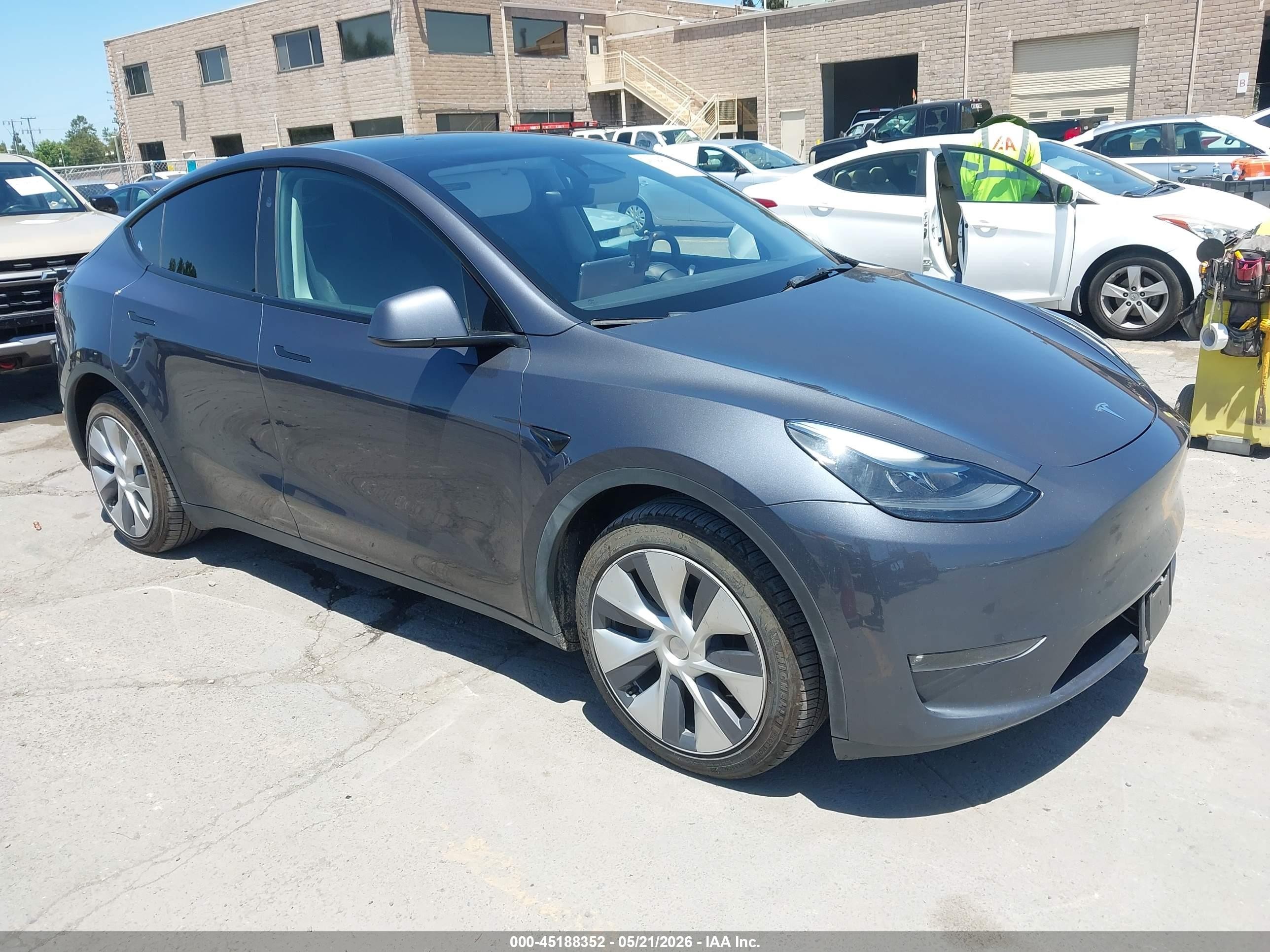 2023 Tesla Model Y Awd/long Range Dual Motor All-wheel Drive Gray vin: 7SAYGDEE6PF926881