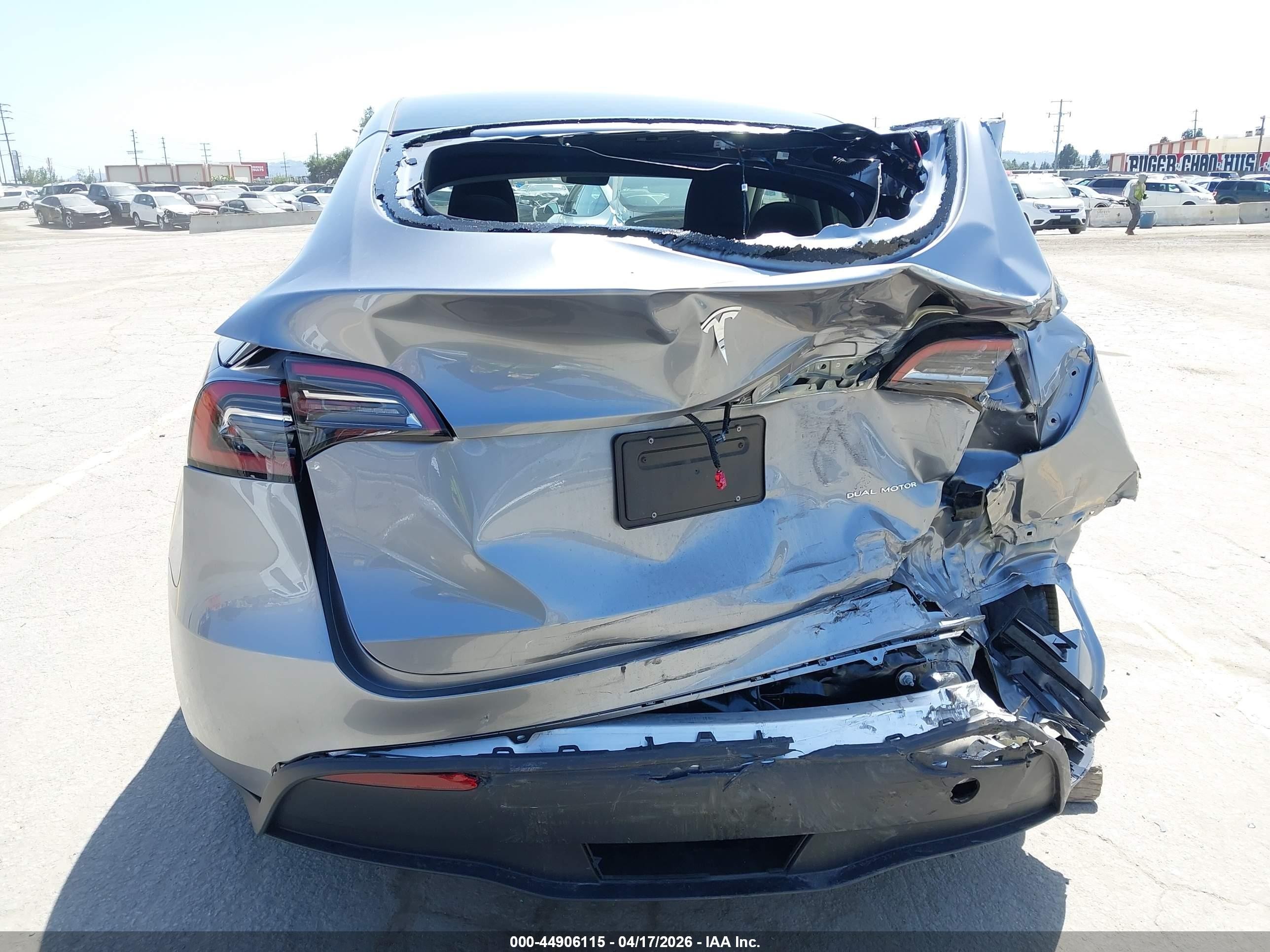 2024 Tesla Model Y Long Range Dual Motor All-wheel Drive Silver vin: 7SAYGDEE6RA295601