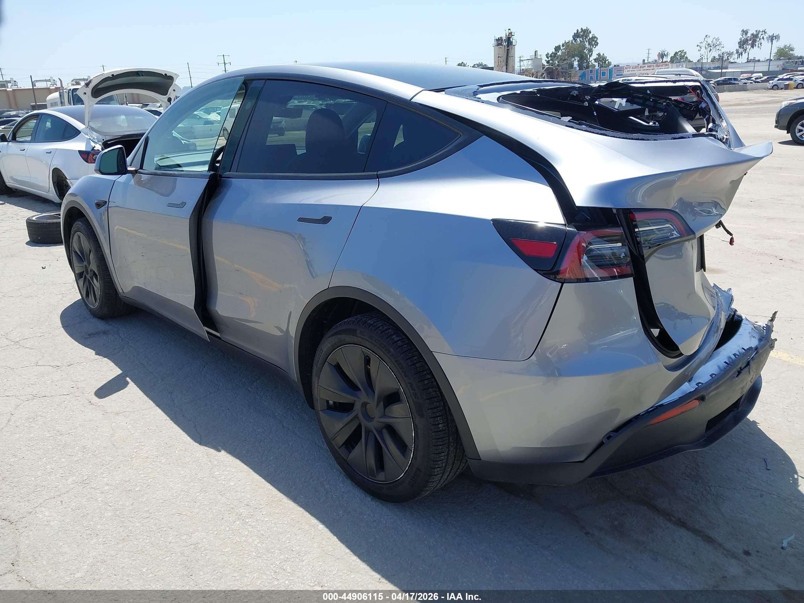 2024 Tesla Model Y Long Range Dual Motor All-wheel Drive Silver vin: 7SAYGDEE6RA295601