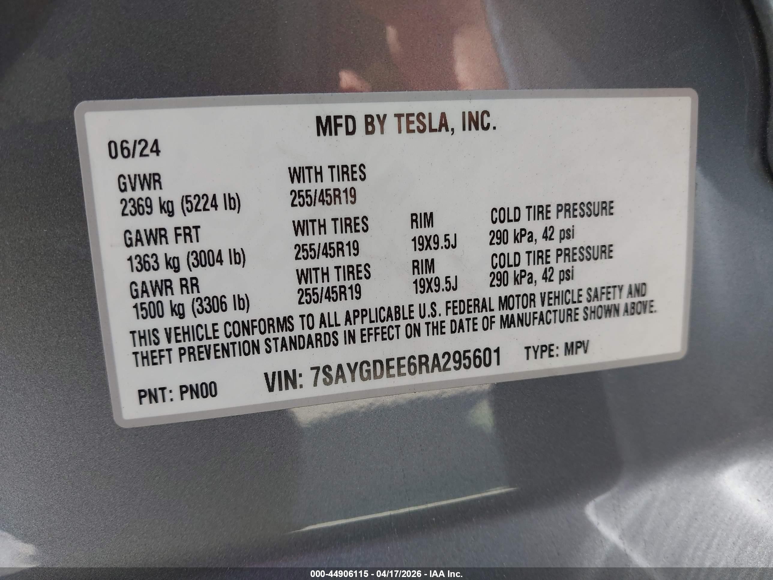 2024 Tesla Model Y Long Range Dual Motor All-wheel Drive Silver vin: 7SAYGDEE6RA295601