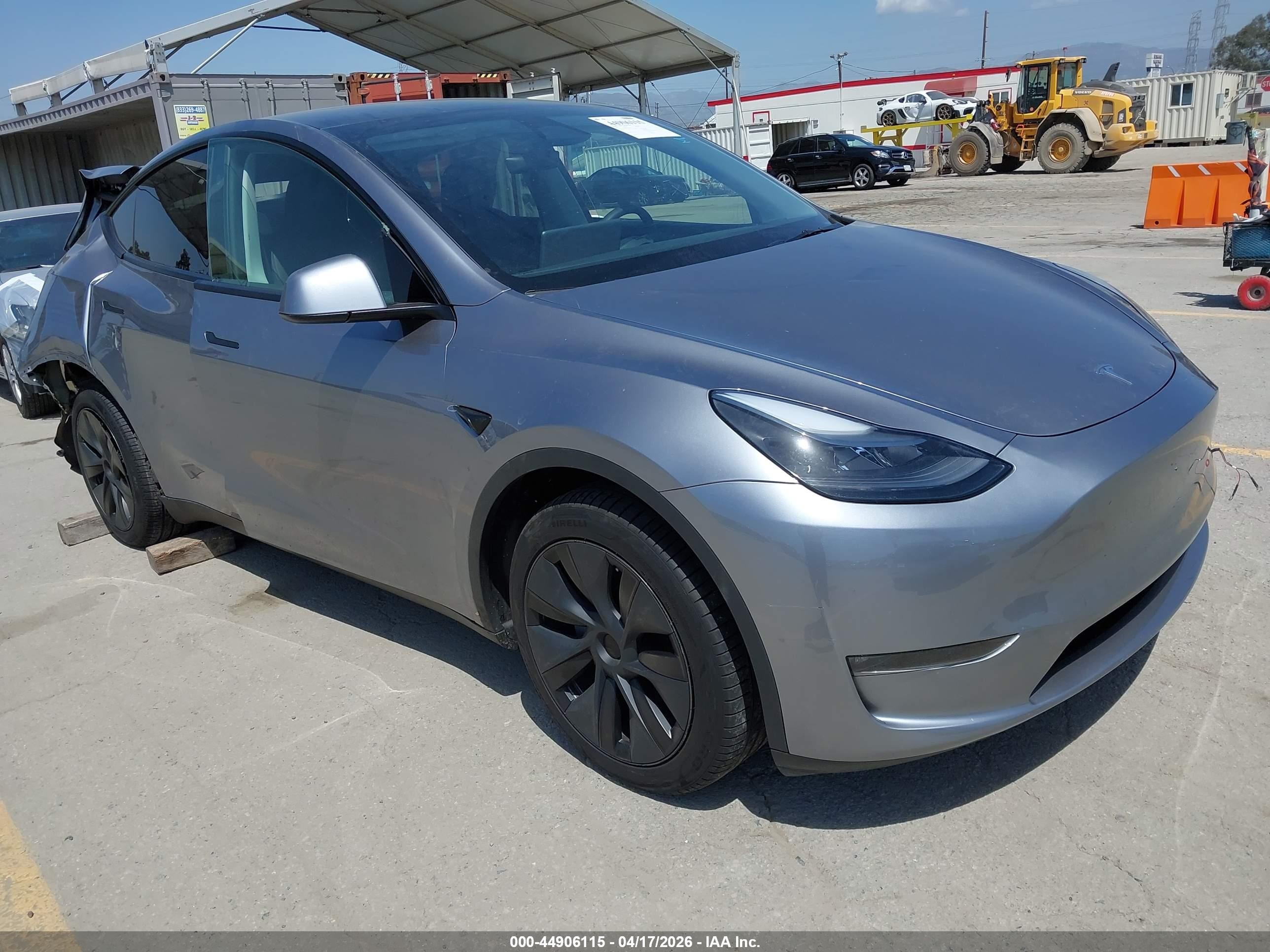 2024 Tesla Model Y Long Range Dual Motor All-wheel Drive Silver vin: 7SAYGDEE6RA295601